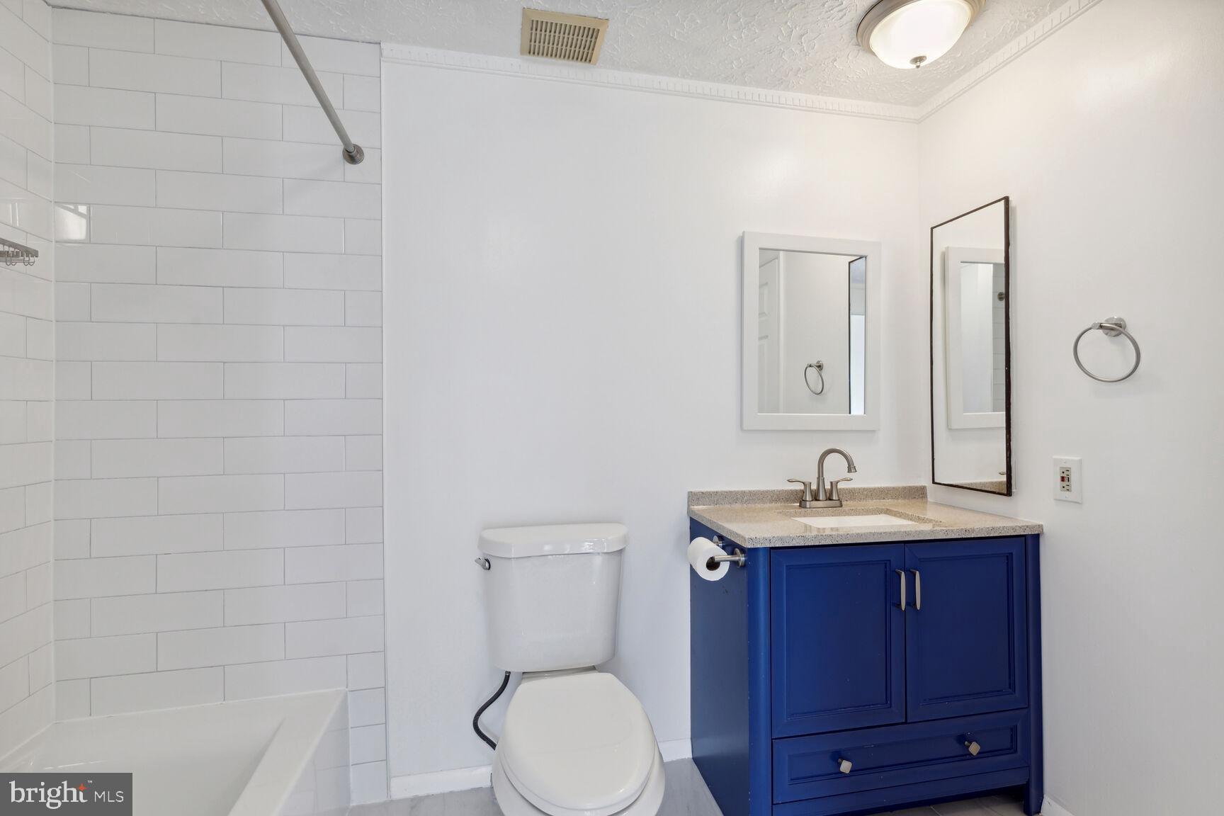 DAMASCUS MANOR - Residential Lease