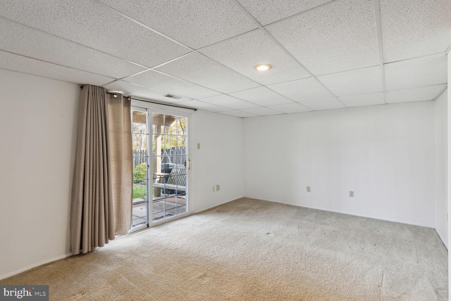 DAMASCUS MANOR - Residential Lease