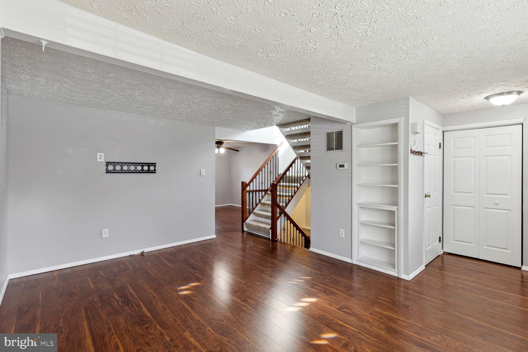 DAMASCUS MANOR - Residential Lease