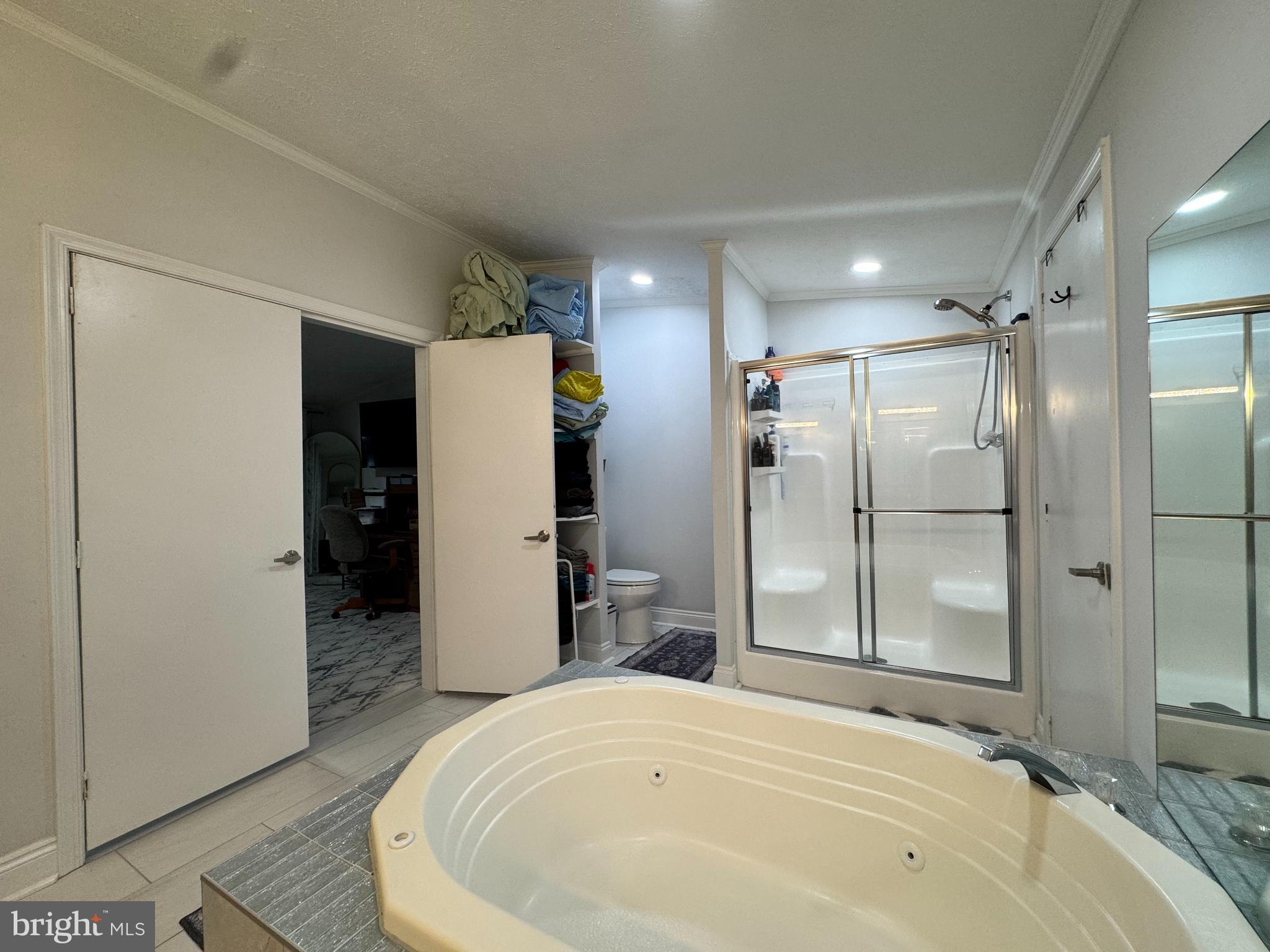 COUNTRY ESTATES - Residential