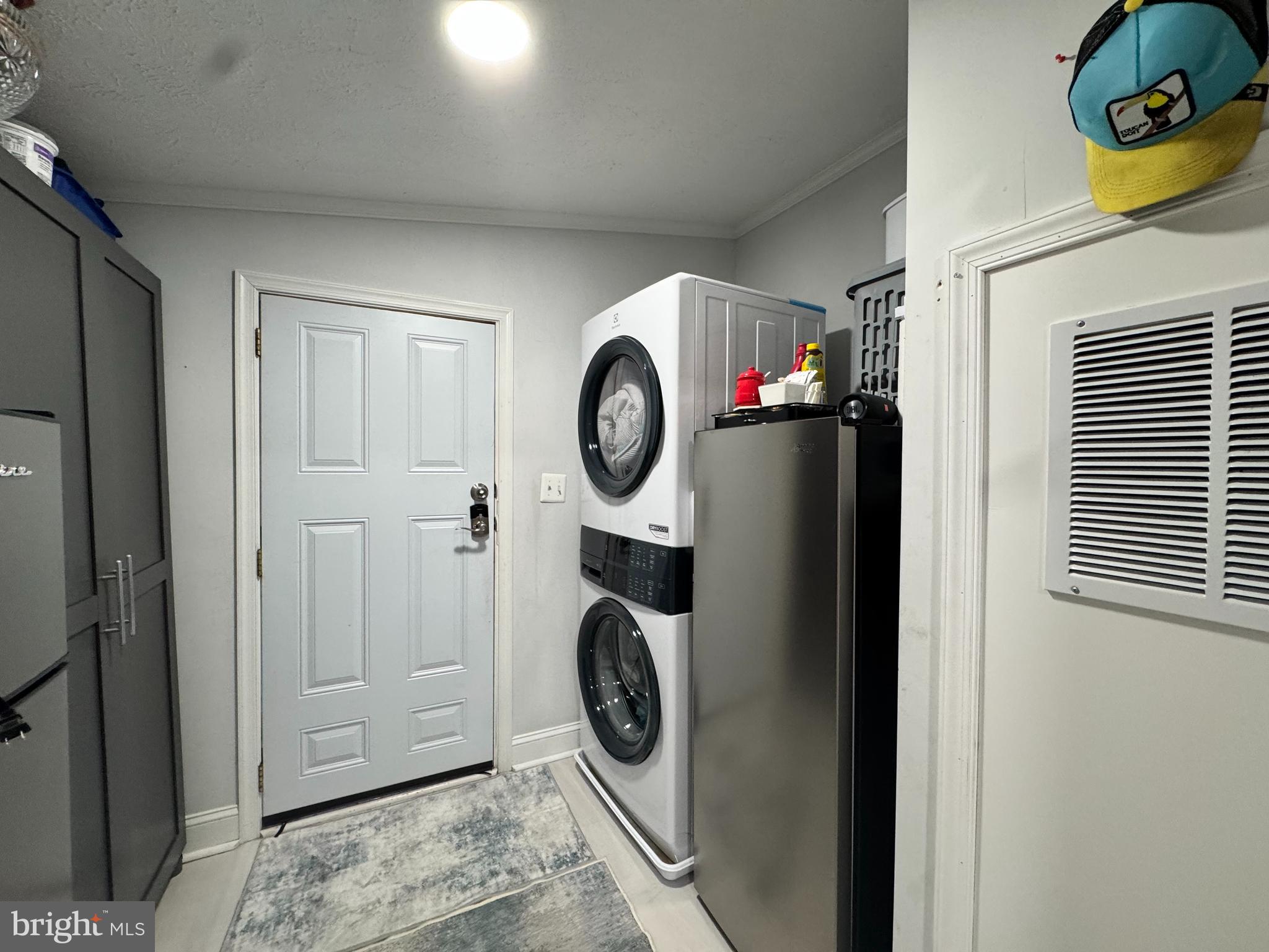 COUNTRY ESTATES - Residential