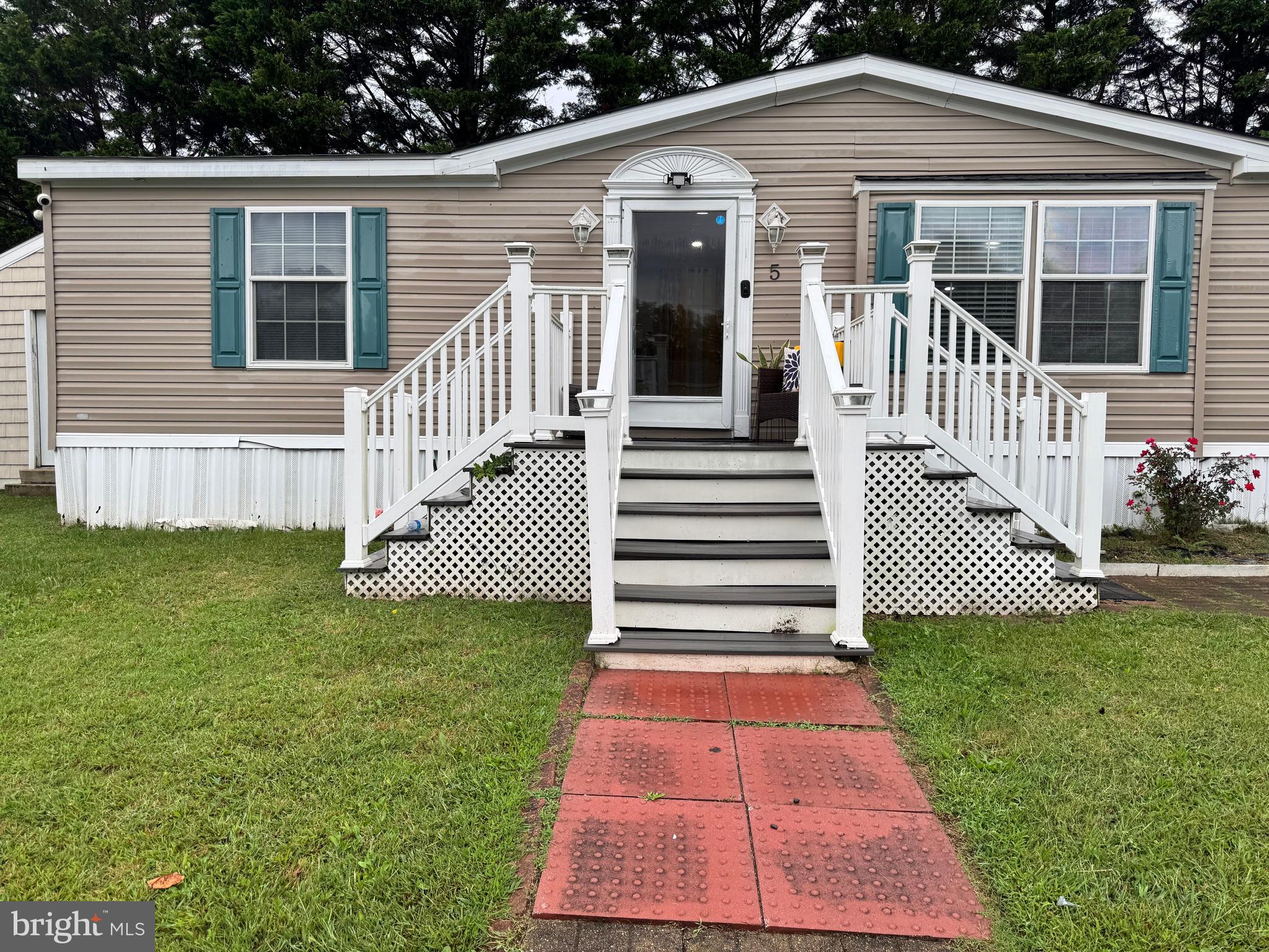 COUNTRY ESTATES - Residential