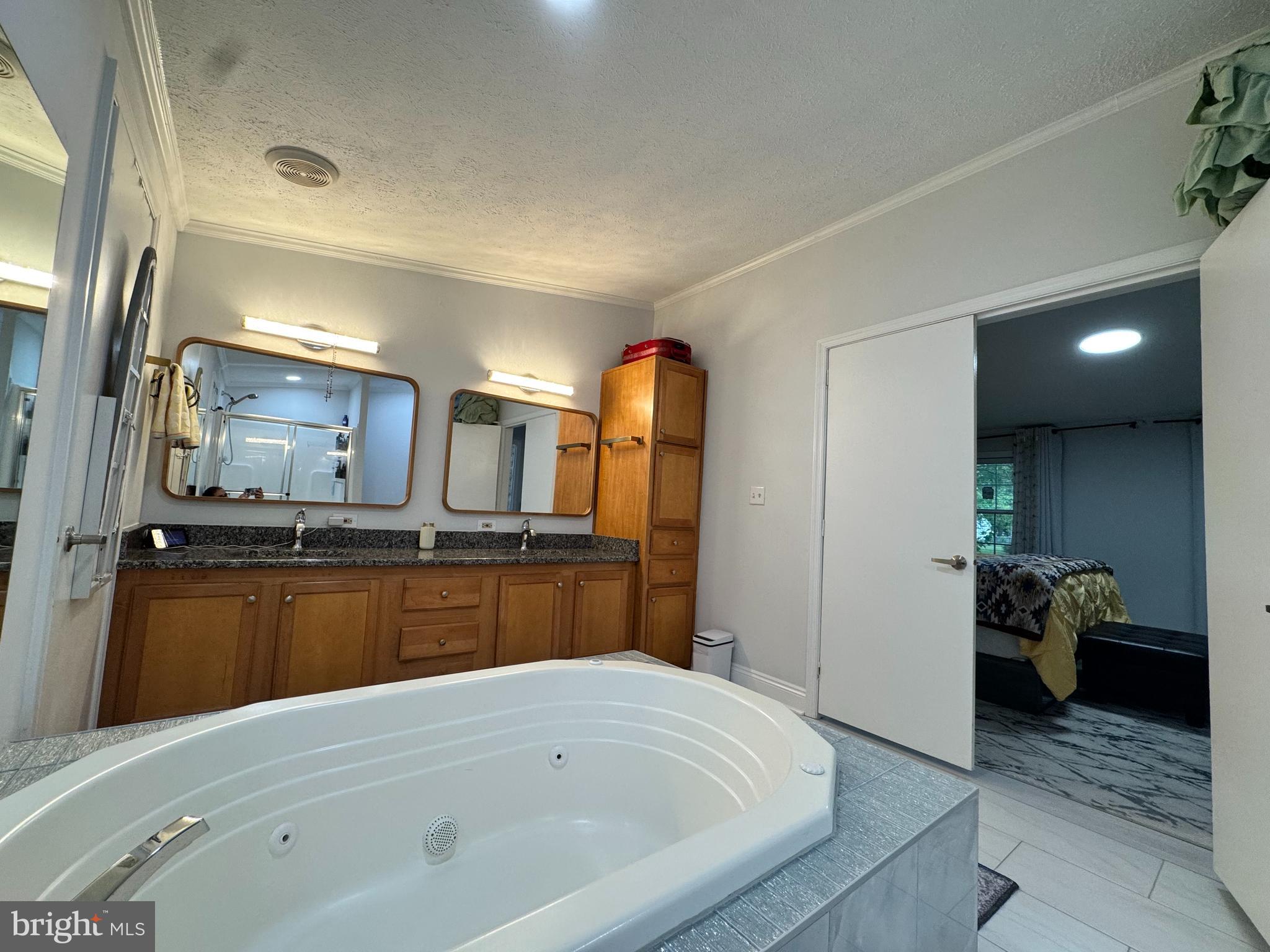 COUNTRY ESTATES - Residential