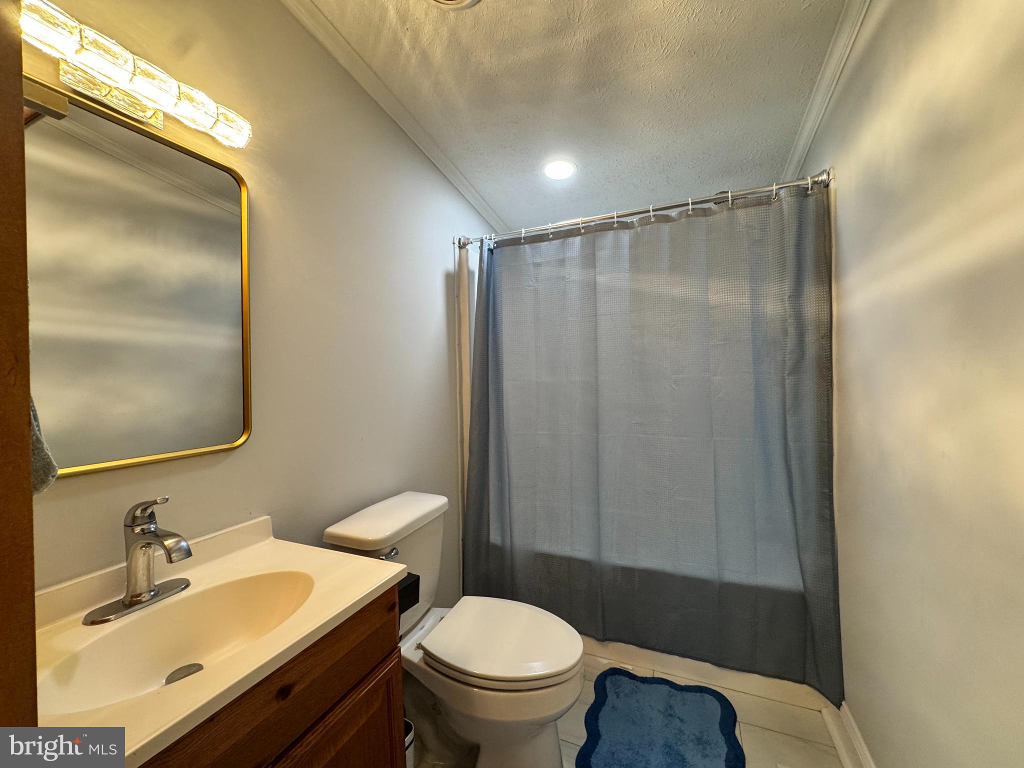 COUNTRY ESTATES - Residential