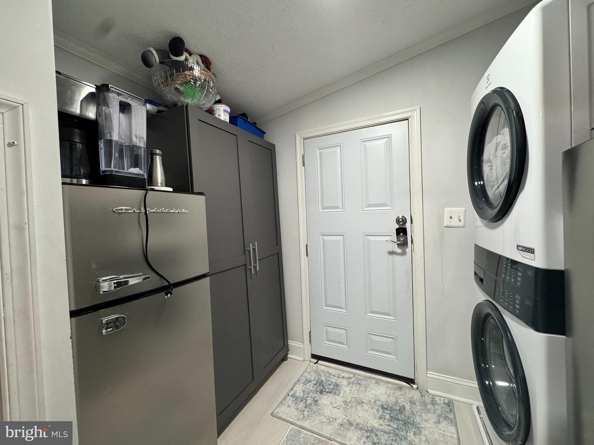 COUNTRY ESTATES - Residential