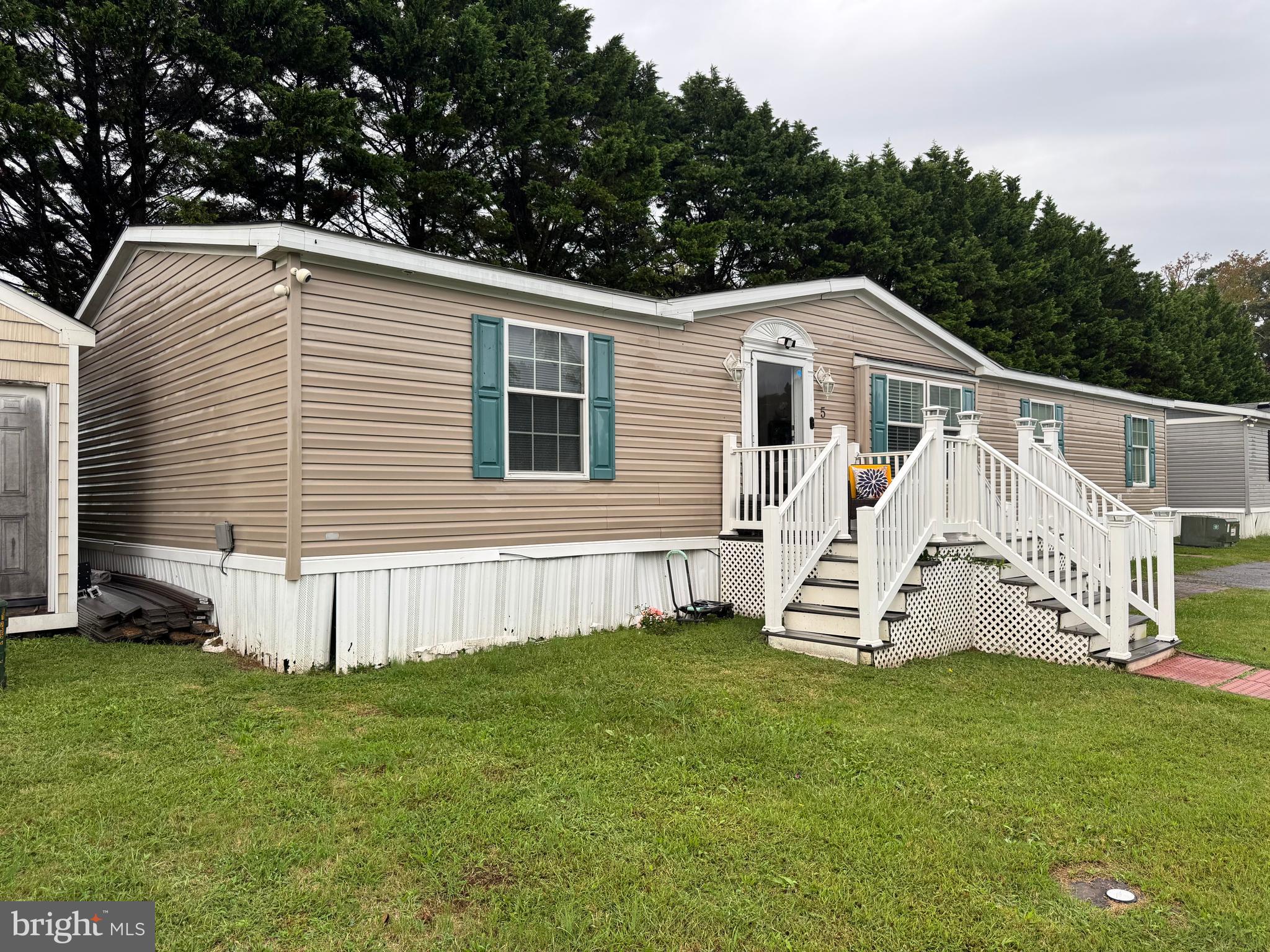 COUNTRY ESTATES - Residential