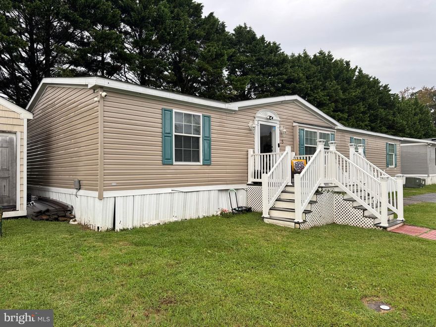 This renovated 3-bedroom, 2-bathroom mobile home offers modern updates and spacious living. Featuring a freshly remodeled interior with new flooring, fixtures, and appliances, it provides a comfortable space. The open floor plan includes a bright living area, a well-appointed kitchen, and generously sized bedrooms, making it ideal for families or those looking for a stylish and affordable home.