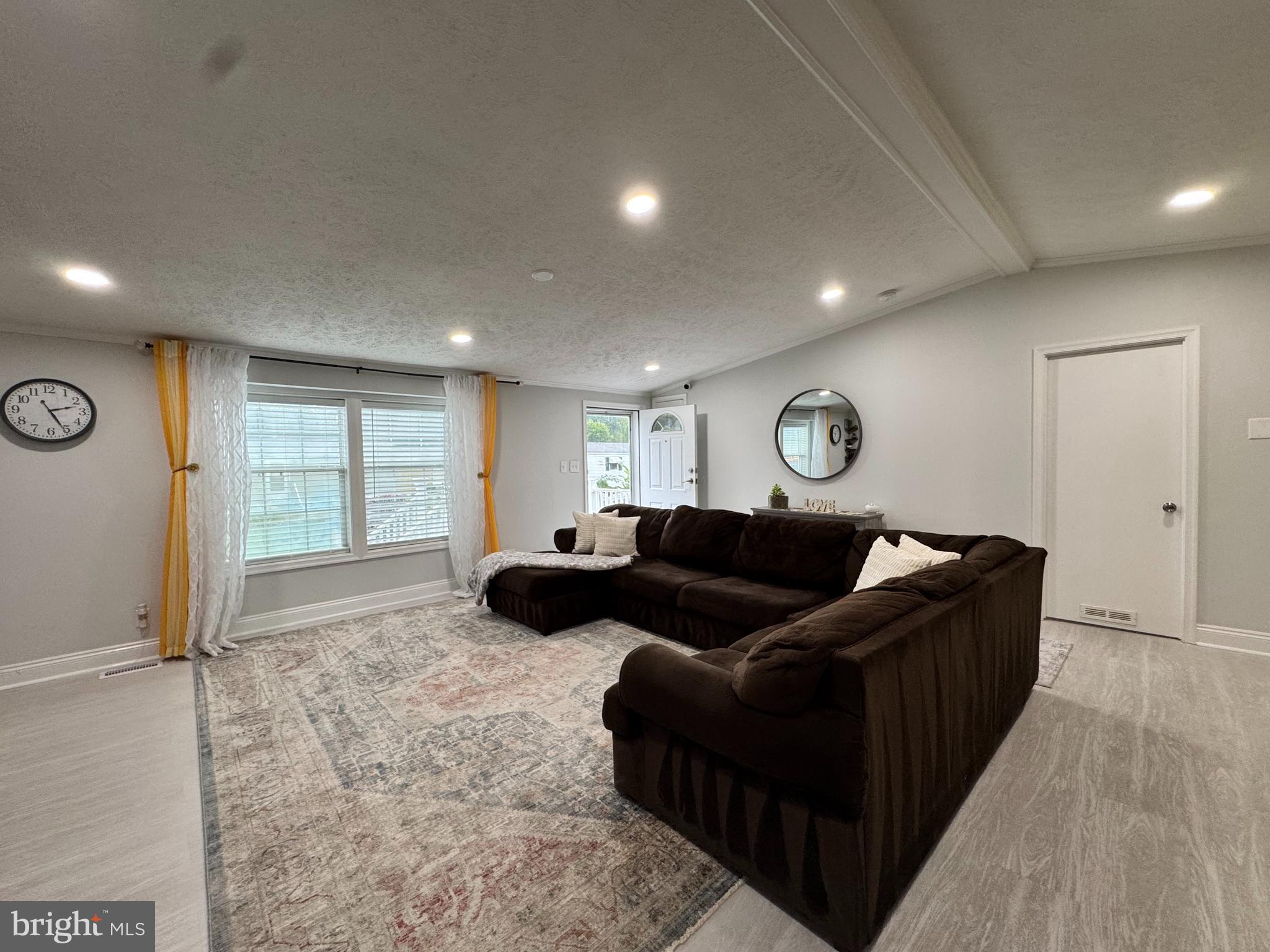 COUNTRY ESTATES - Residential