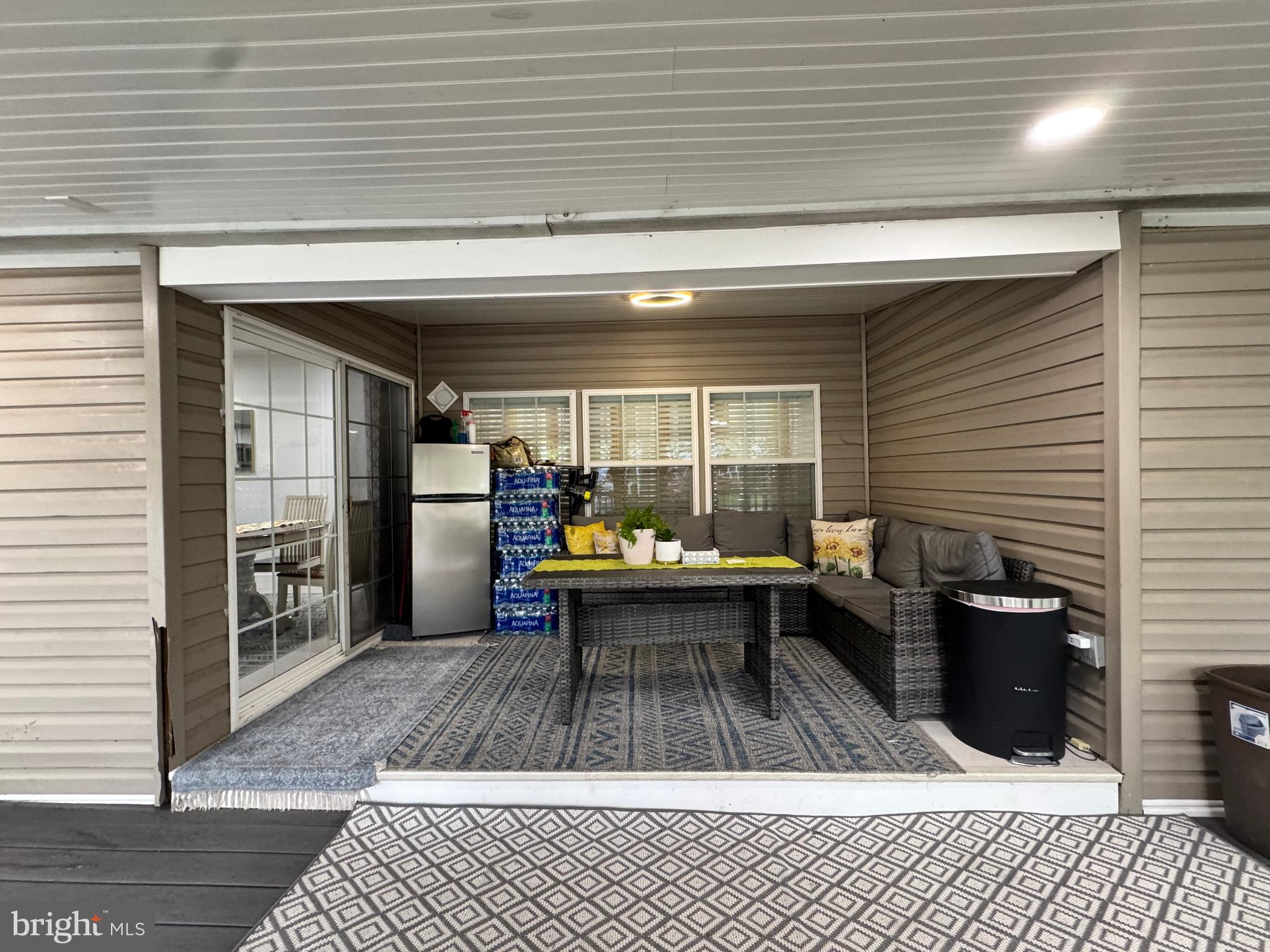 COUNTRY ESTATES - Residential