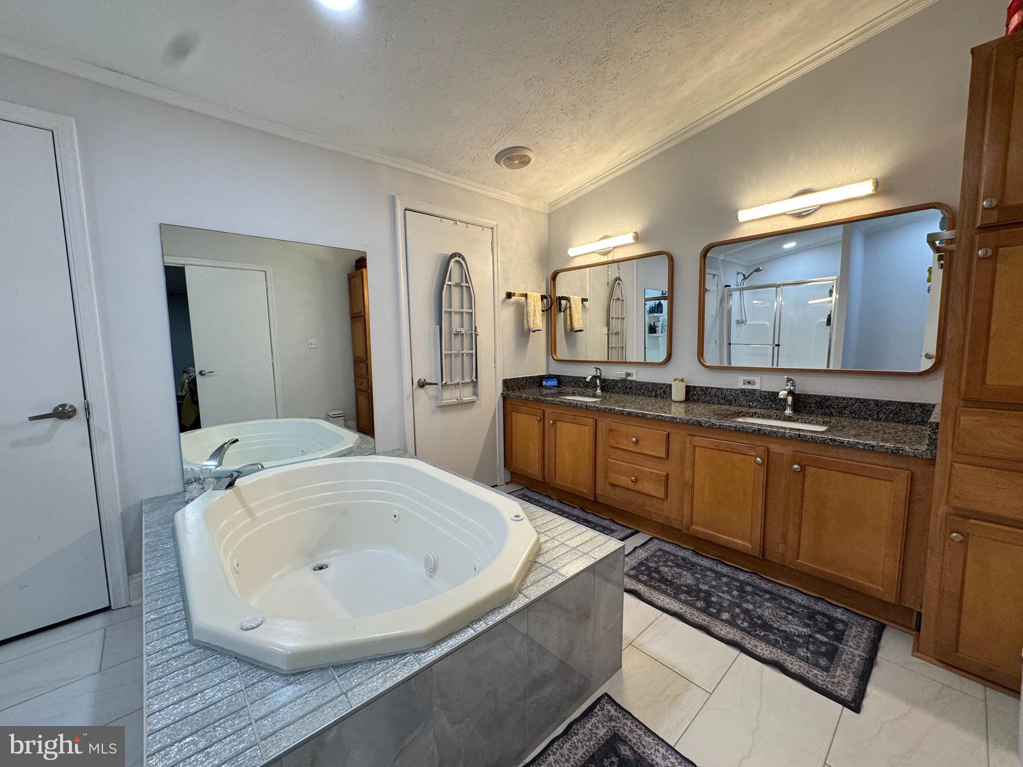 COUNTRY ESTATES - Residential