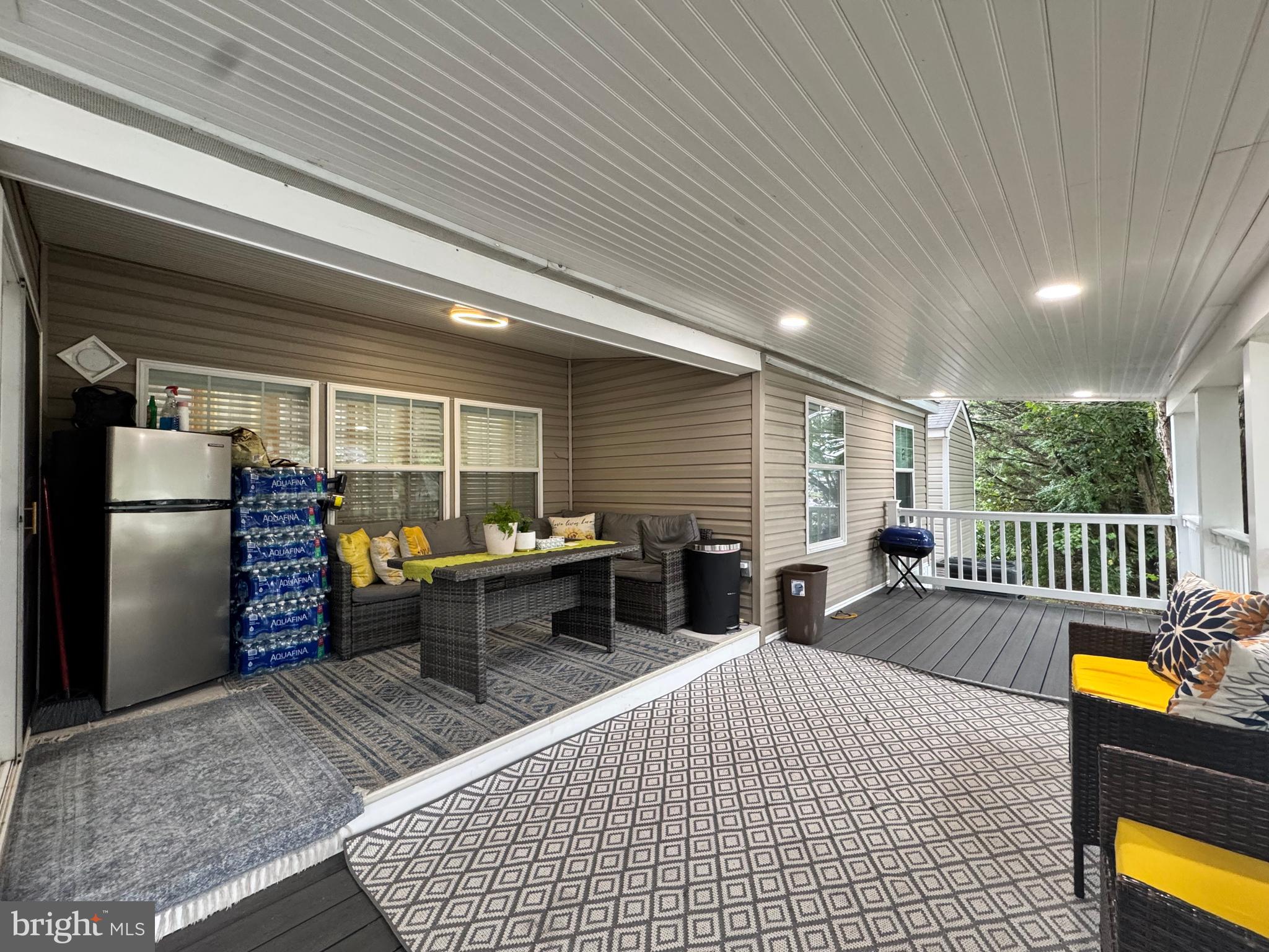 COUNTRY ESTATES - Residential