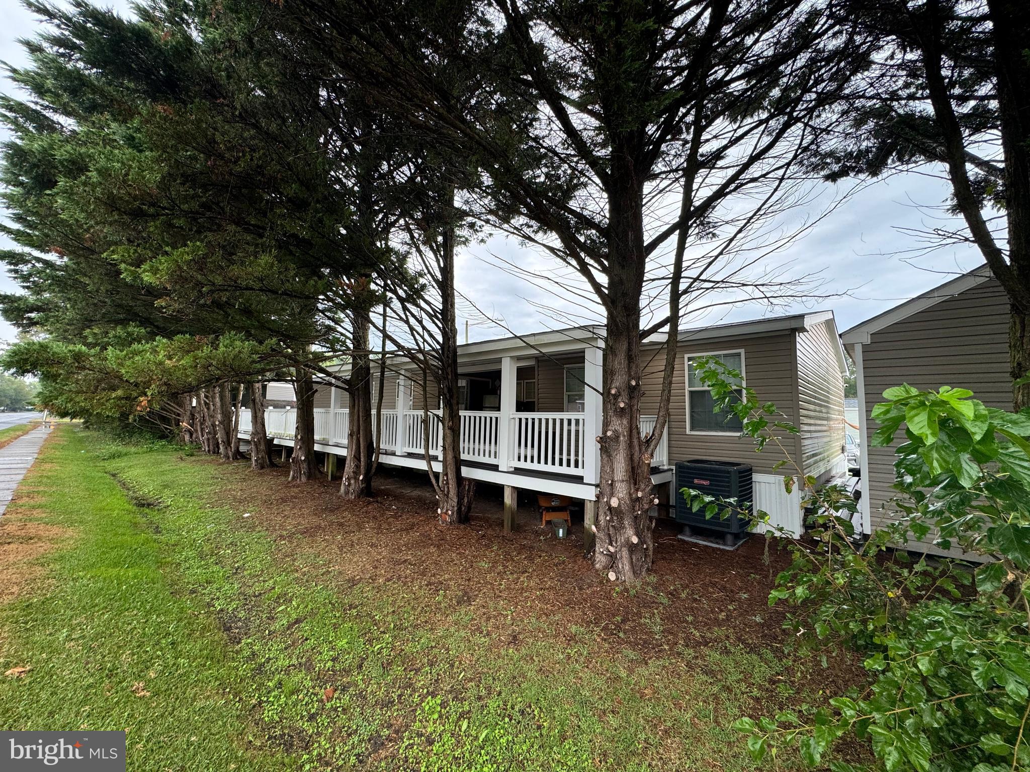 COUNTRY ESTATES - Residential