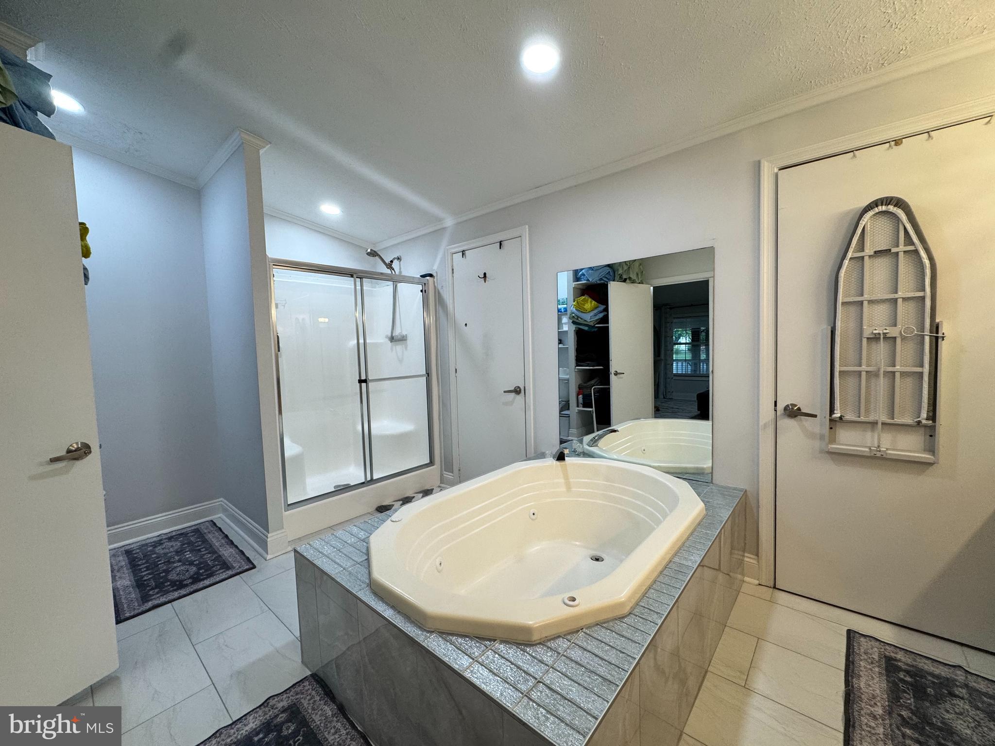 COUNTRY ESTATES - Residential