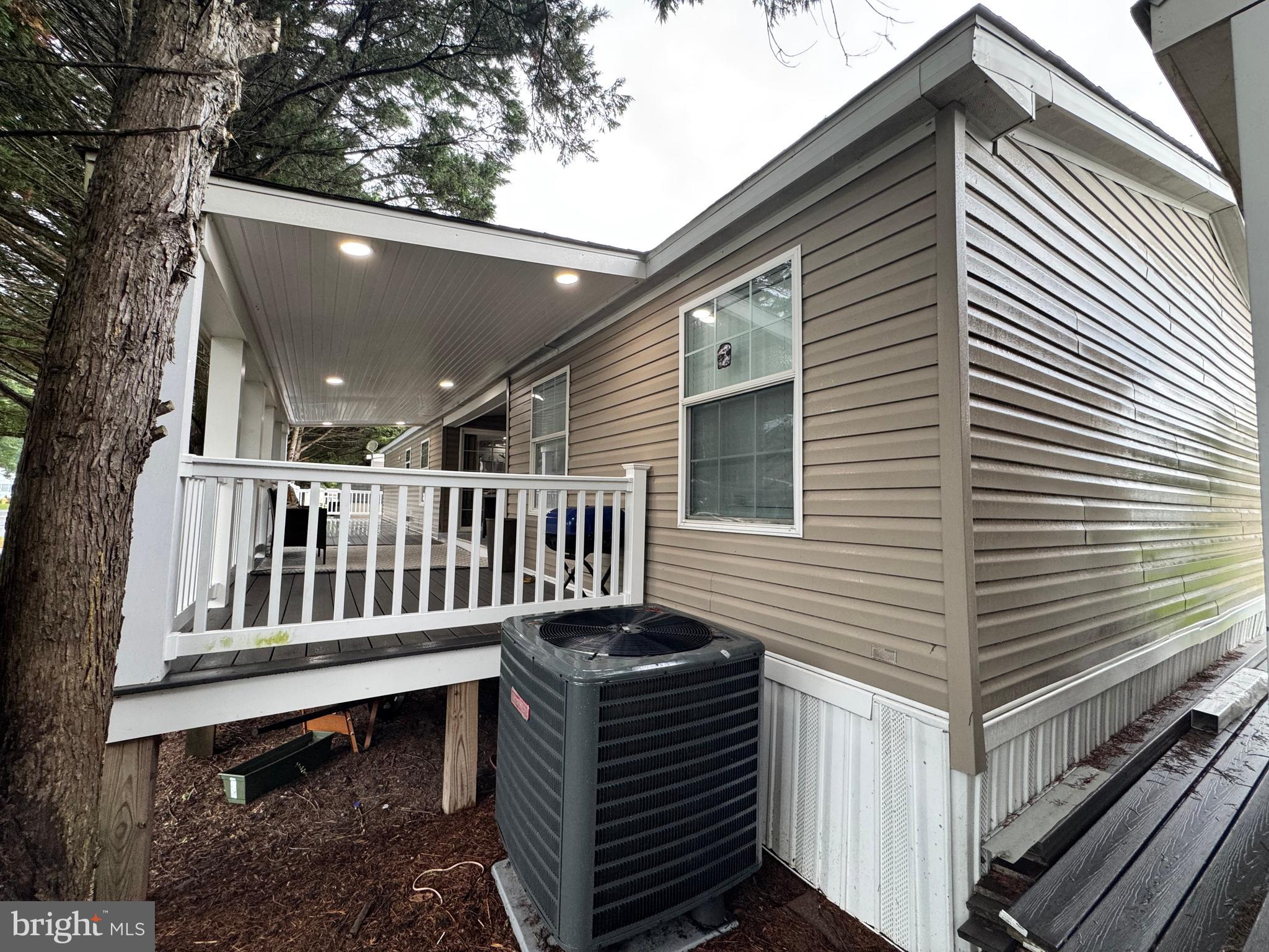 COUNTRY ESTATES - Residential