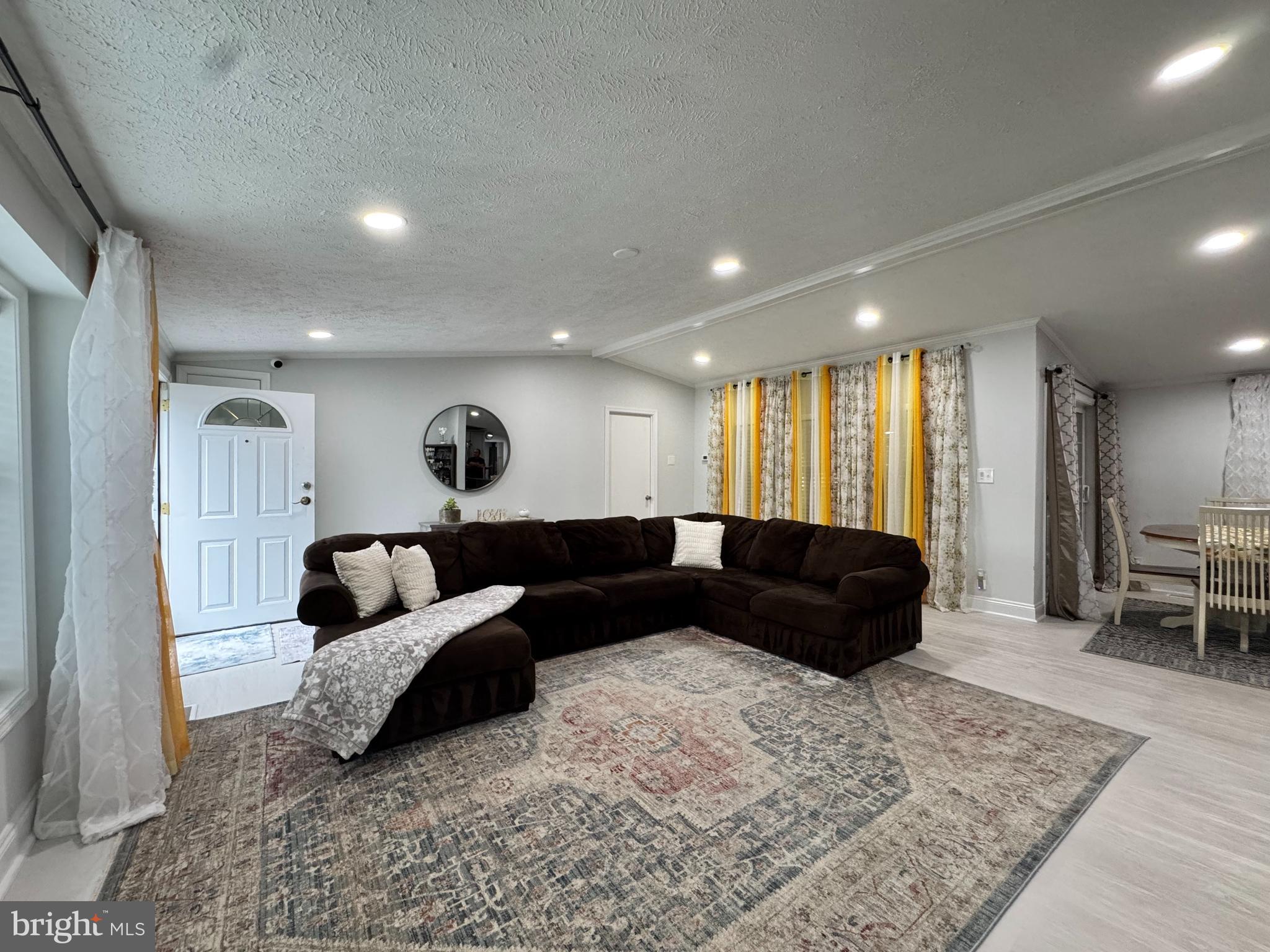 COUNTRY ESTATES - Residential