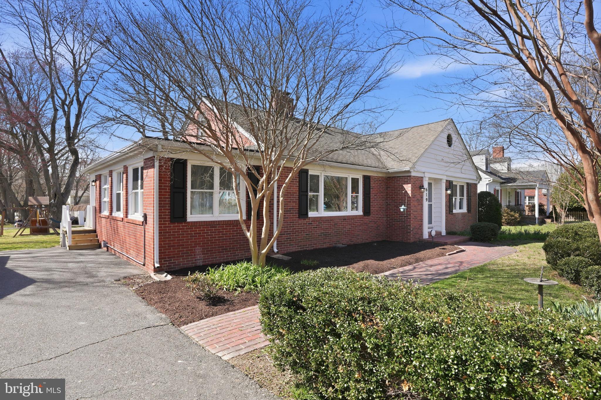 619 S WASHINGTON STREET