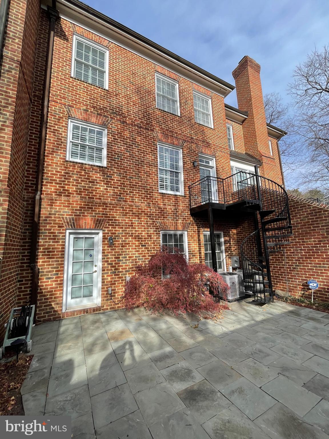 KINGS MANOR SCOTTS - Residential Lease