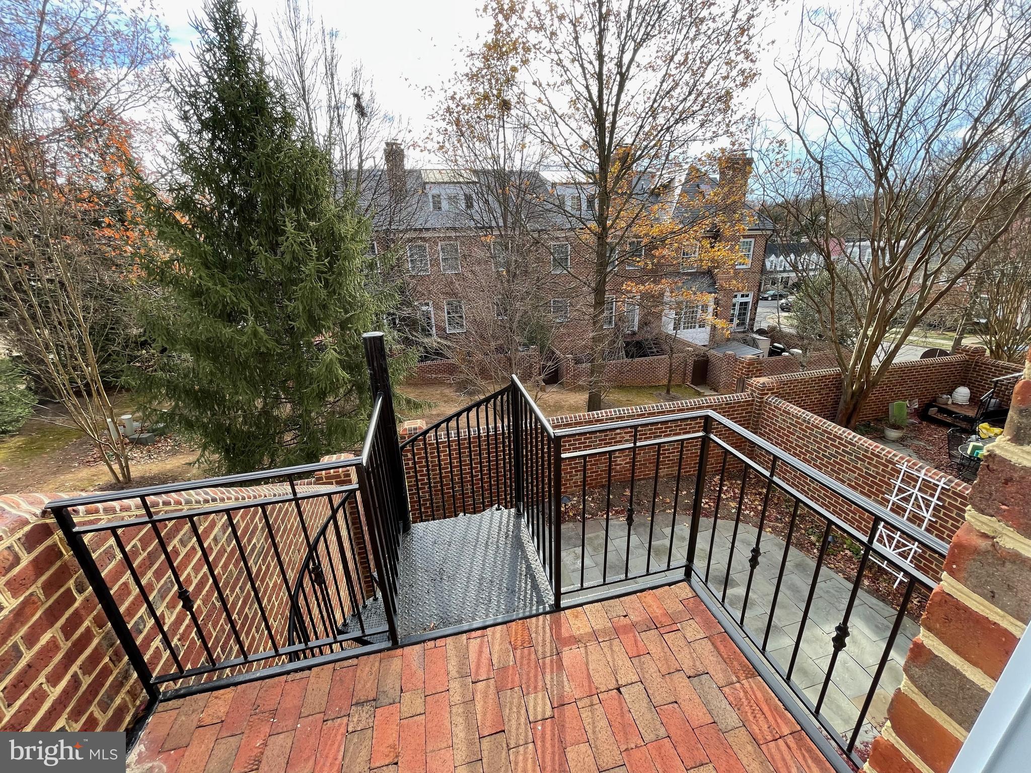 KINGS MANOR SCOTTS - Residential Lease