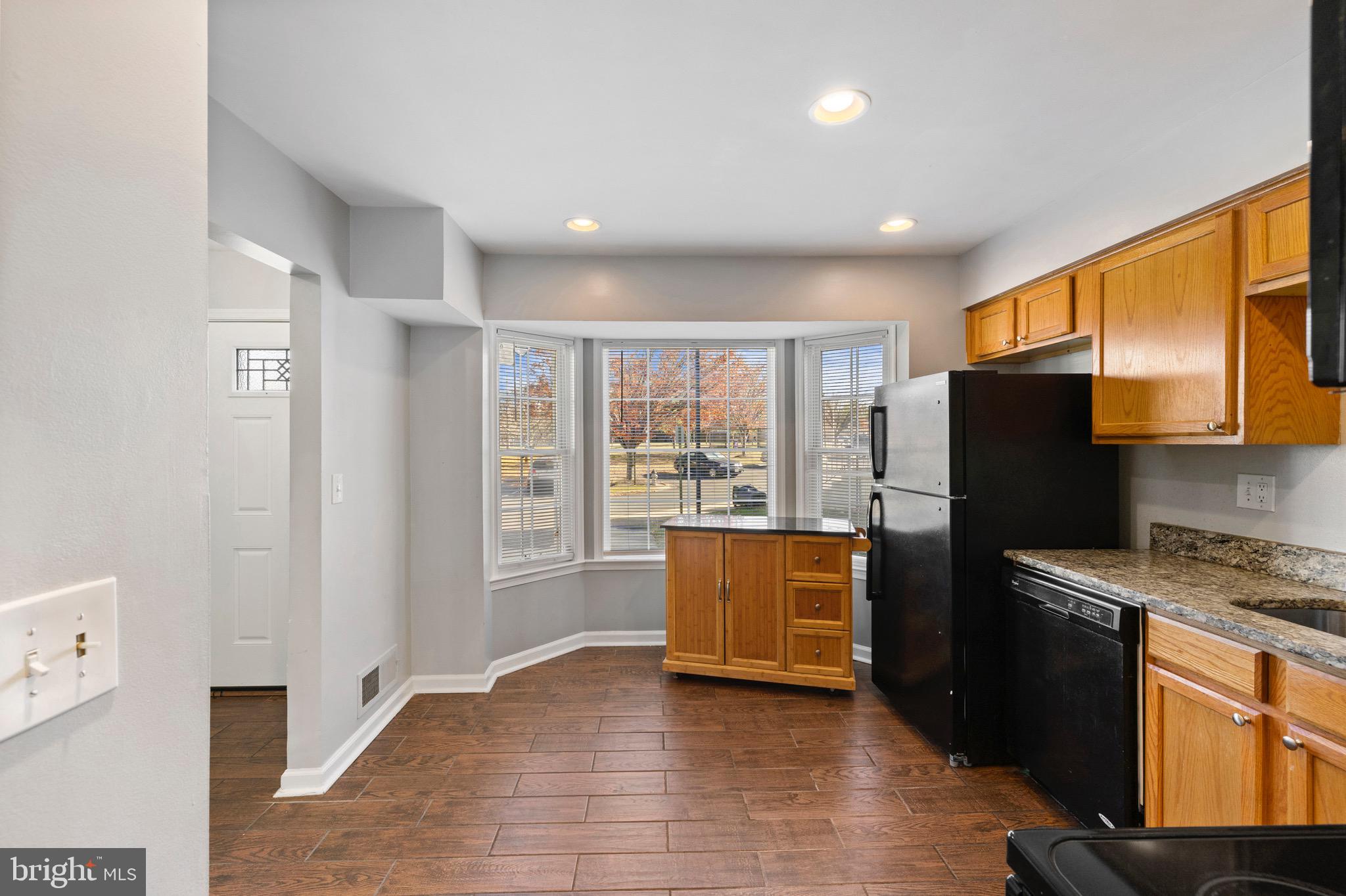 REGENCY TOWNS - Residential Lease