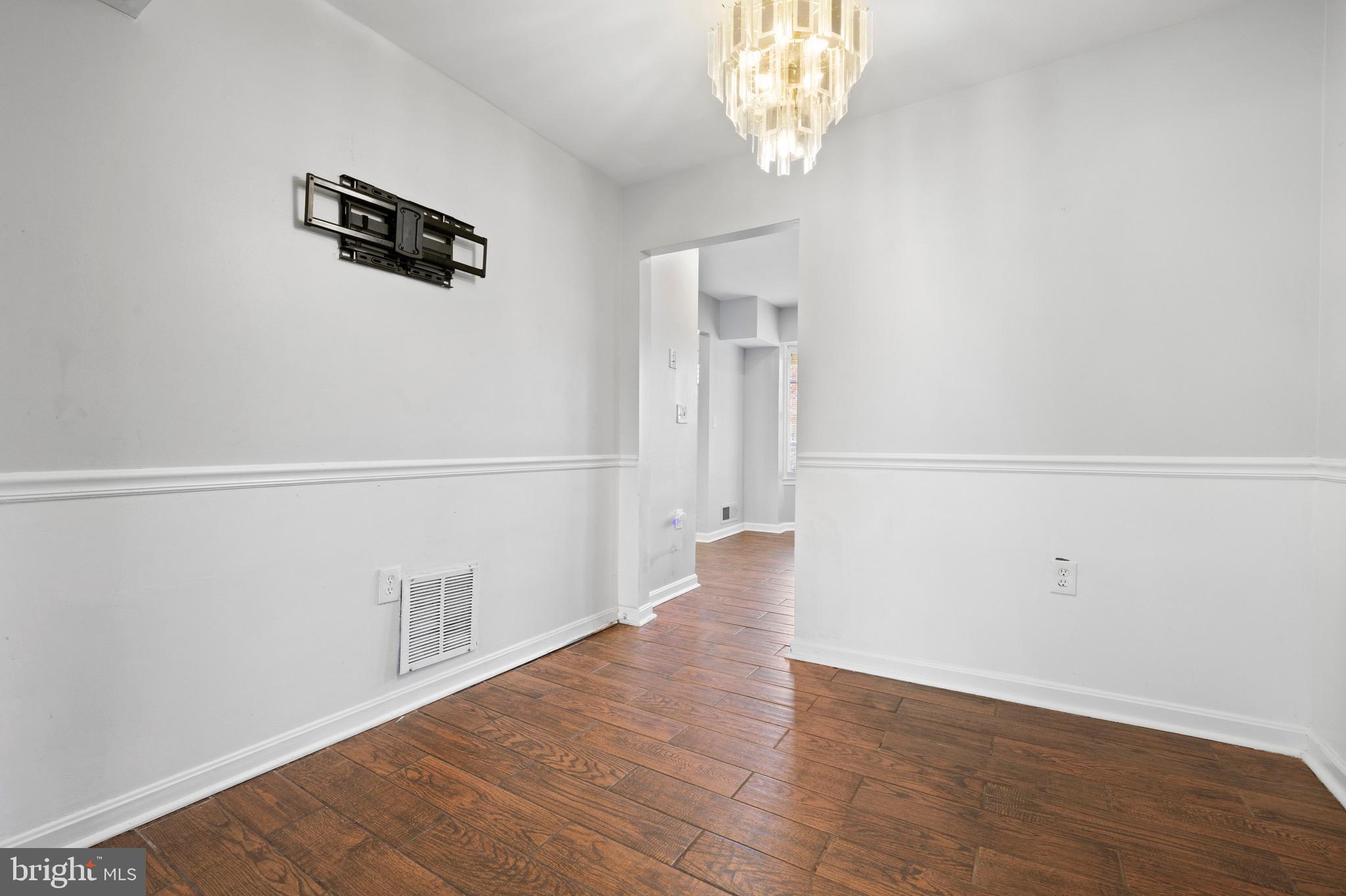 REGENCY TOWNS - Residential Lease