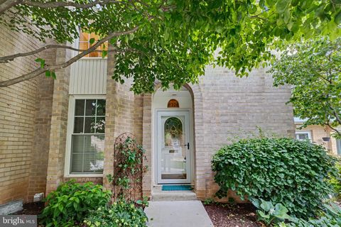 Townhouse For Sale - 8328 N Brook Lane<br/> BETHESDA, MD 20814
