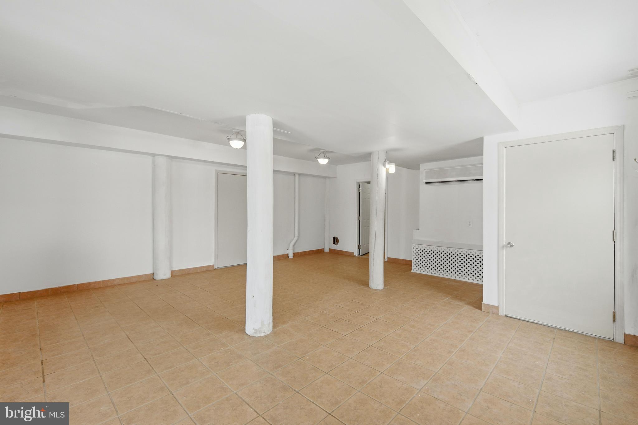 HOLLY LAKE HARBOR - Residential