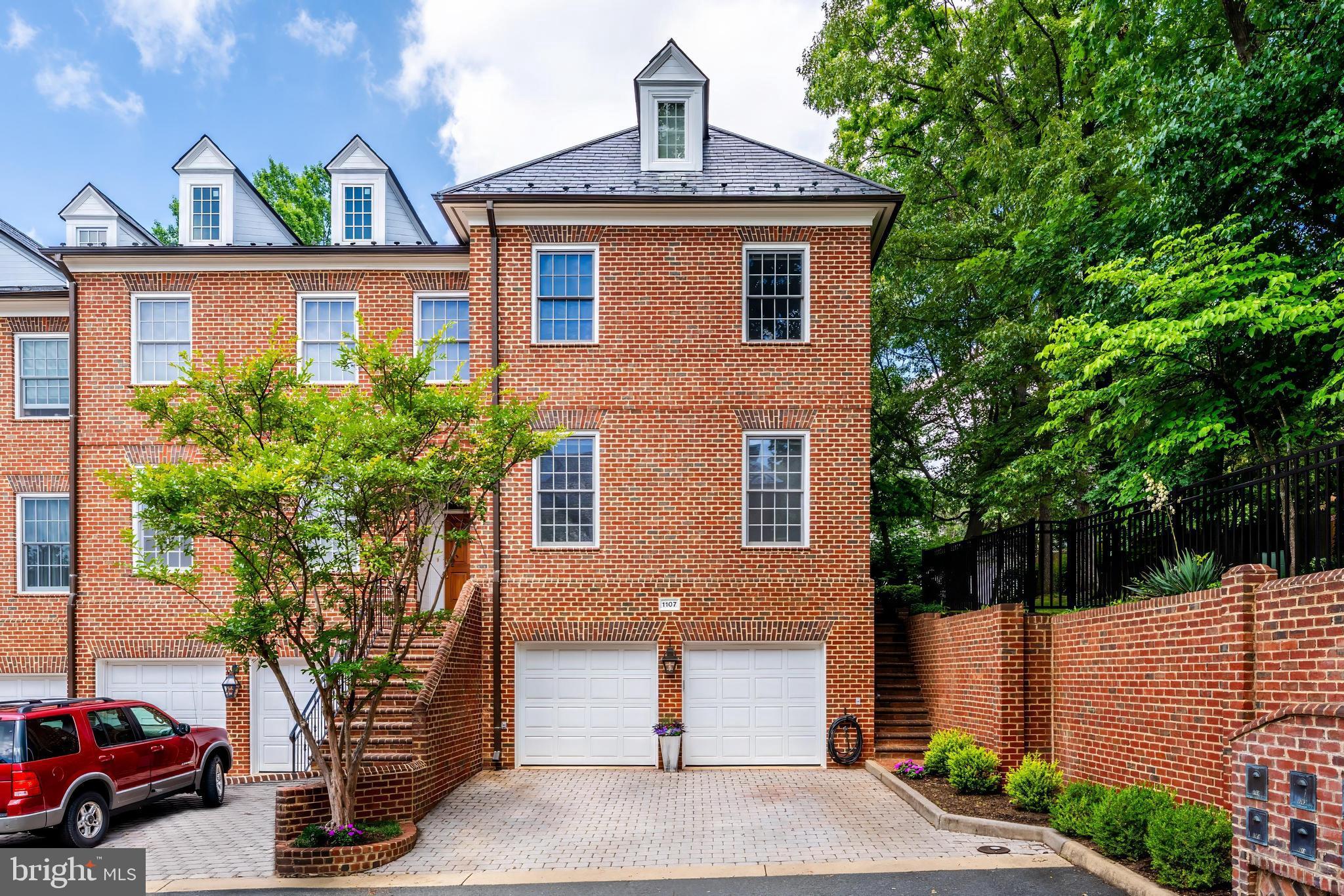 1107 KENSINGTON ROAD