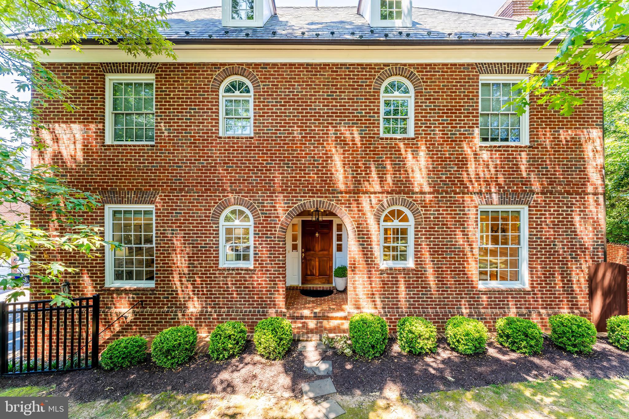 1107 KENSINGTON ROAD