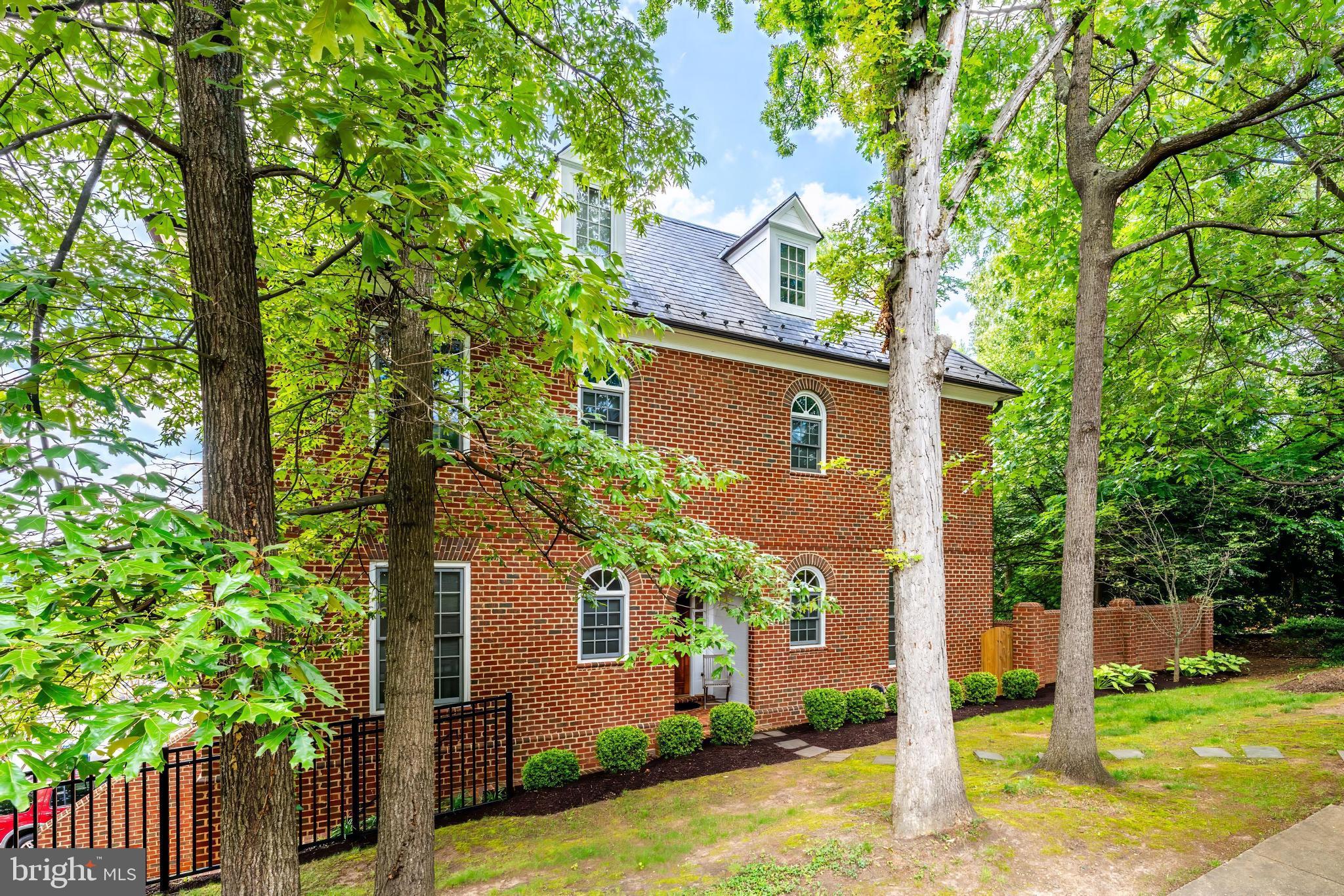 1107 KENSINGTON ROAD