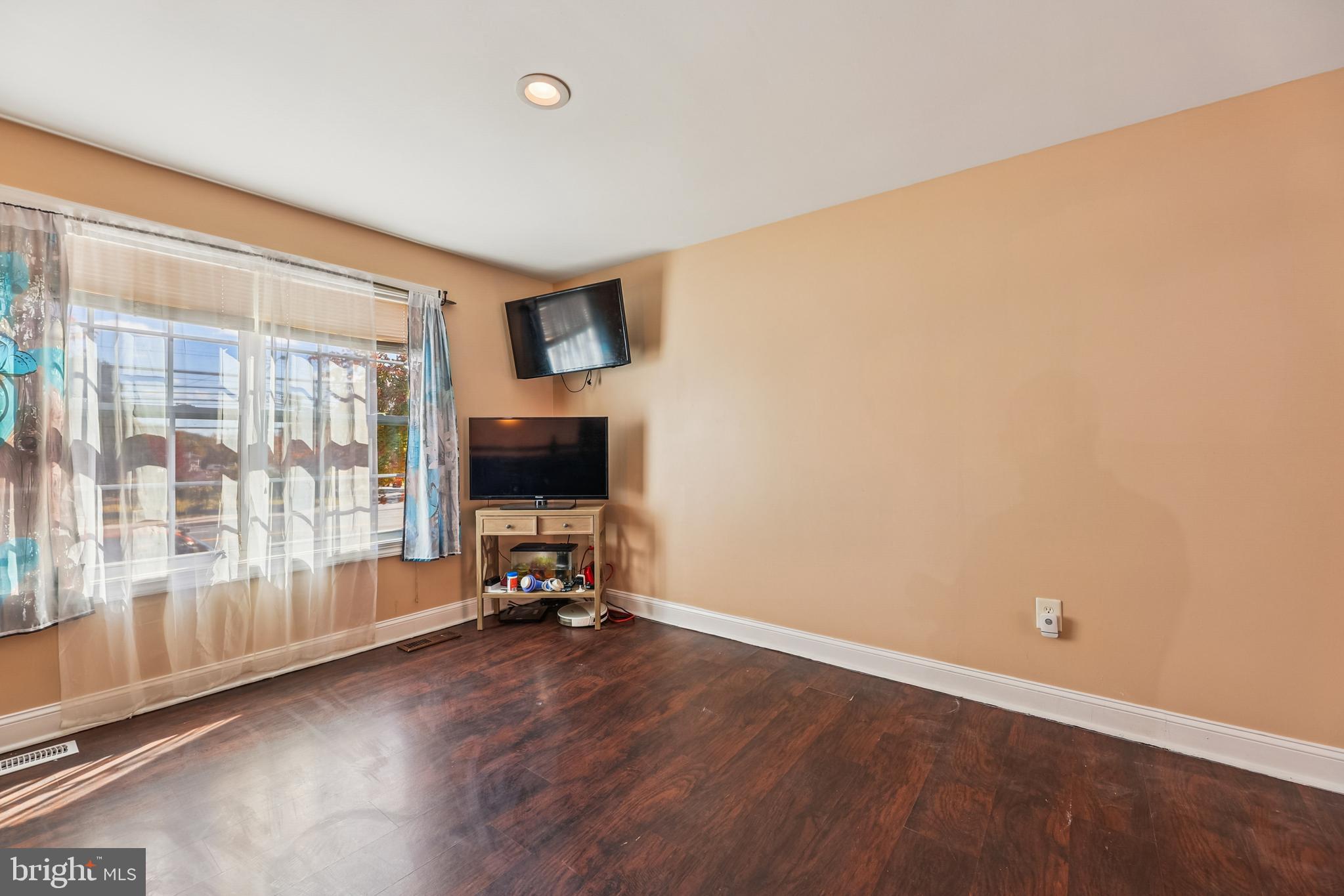 BARONS - Residential