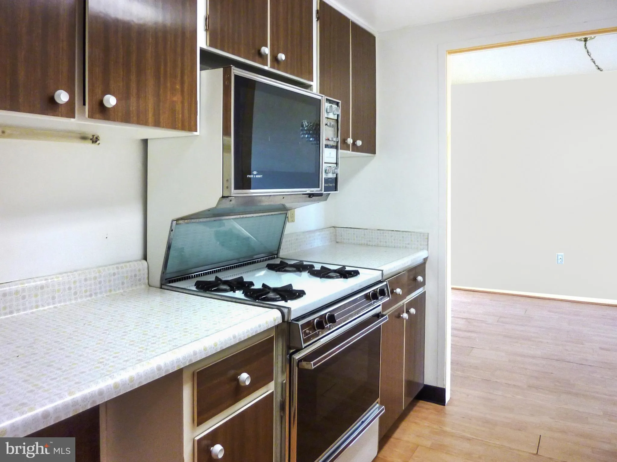 Jenkintown, Pennsylvania 19046, United States, 2 Bedrooms Bedrooms, ,2 BathroomsBathrooms,Residential,Active,186316