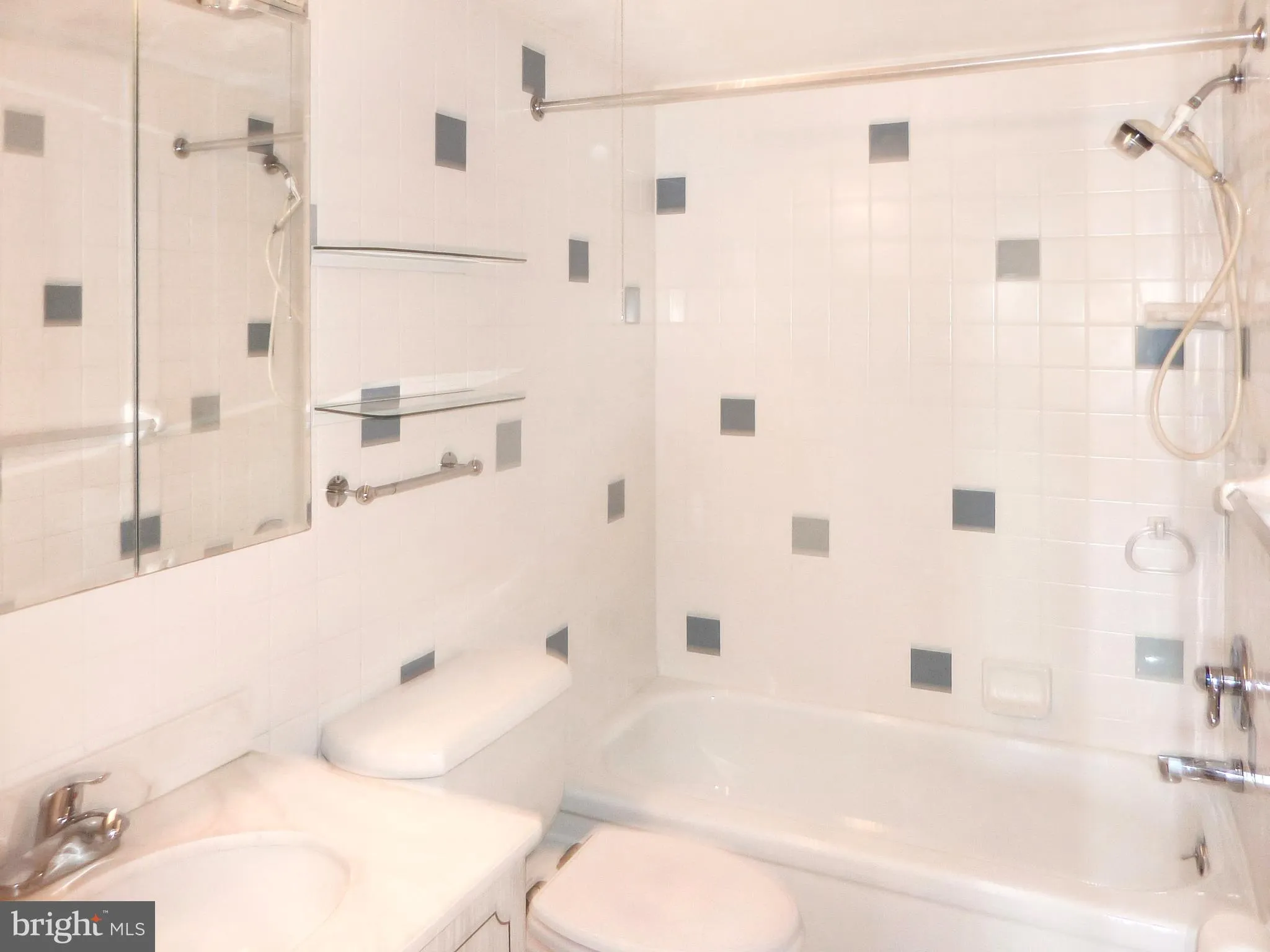 Jenkintown, Pennsylvania 19046, United States, 2 Bedrooms Bedrooms, ,2 BathroomsBathrooms,Residential,Active,186316