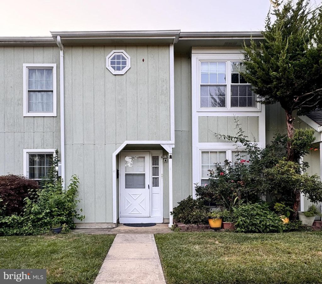 Photo of 4 Pond View Drive, PLAINSBORO, NJ 08536 (MLS # NJMX2010604)