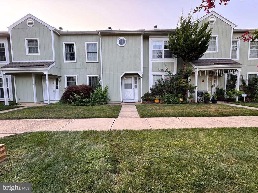 Photo of 4 Pond View Drive, PLAINSBORO, NJ 08536 (MLS # NJMX2010604)