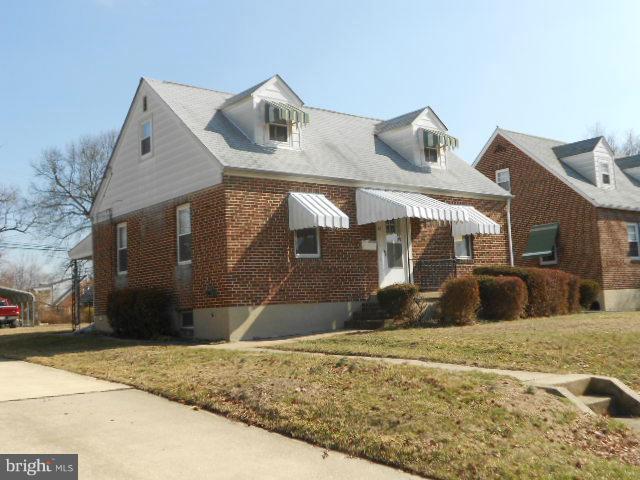 Beautiful 4 bedroom, 3 Bath home in Linhigh for Lease. Well maintained structure with 2 car parking pad off street. New Carpet, freshly painted.