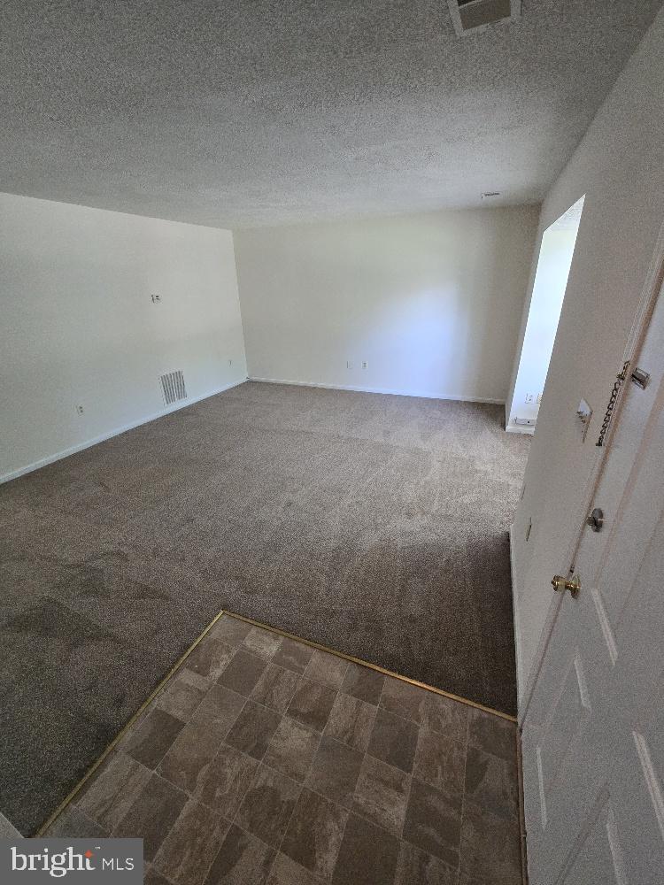 ST CHARLES HAMPSHIRE - Residential