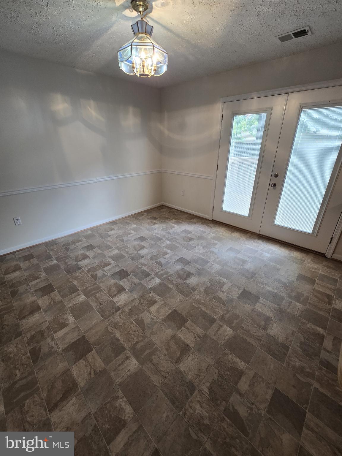 ST CHARLES HAMPSHIRE - Residential