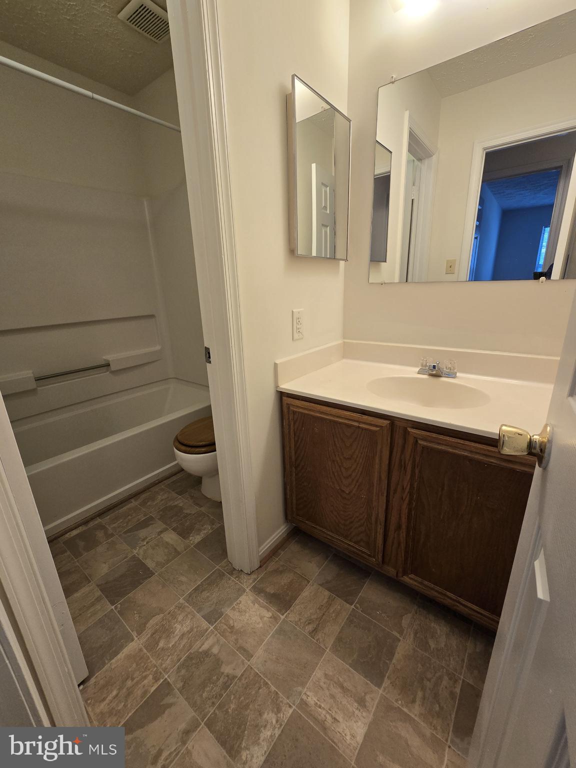 ST CHARLES HAMPSHIRE - Residential