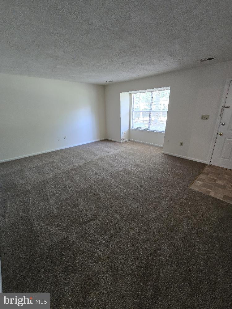 ST CHARLES HAMPSHIRE - Residential