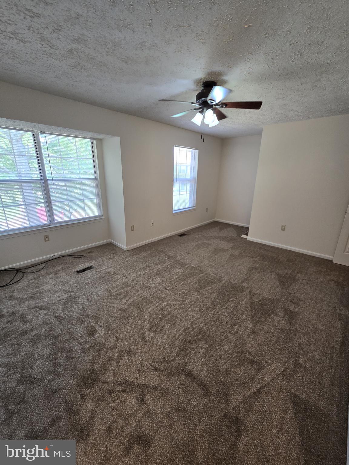 ST CHARLES HAMPSHIRE - Residential