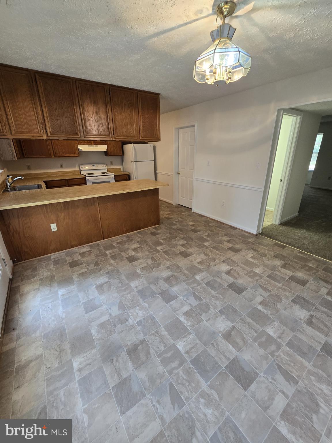 ST CHARLES HAMPSHIRE - Residential