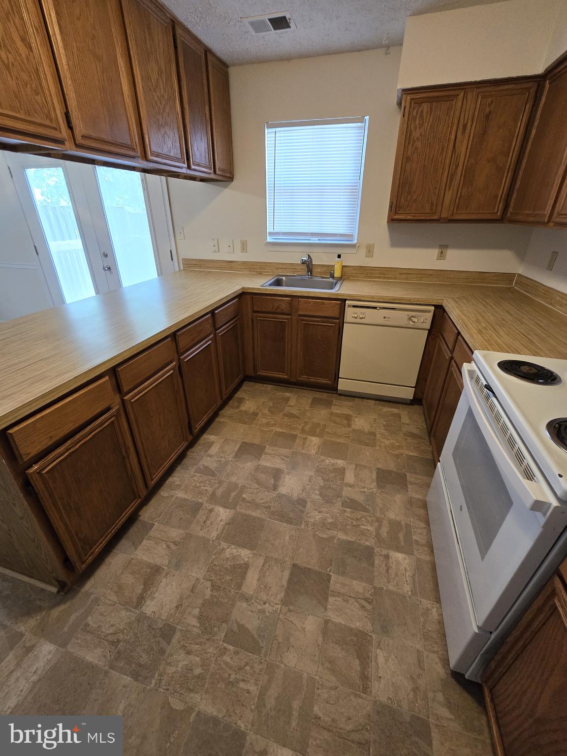 ST CHARLES HAMPSHIRE - Residential