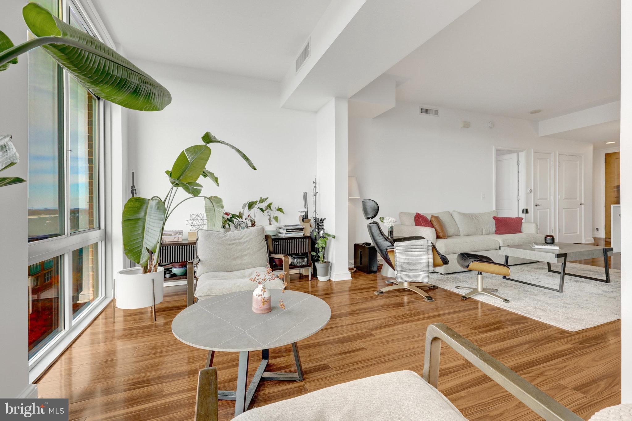 RESTON TOWN CENTER - Residential