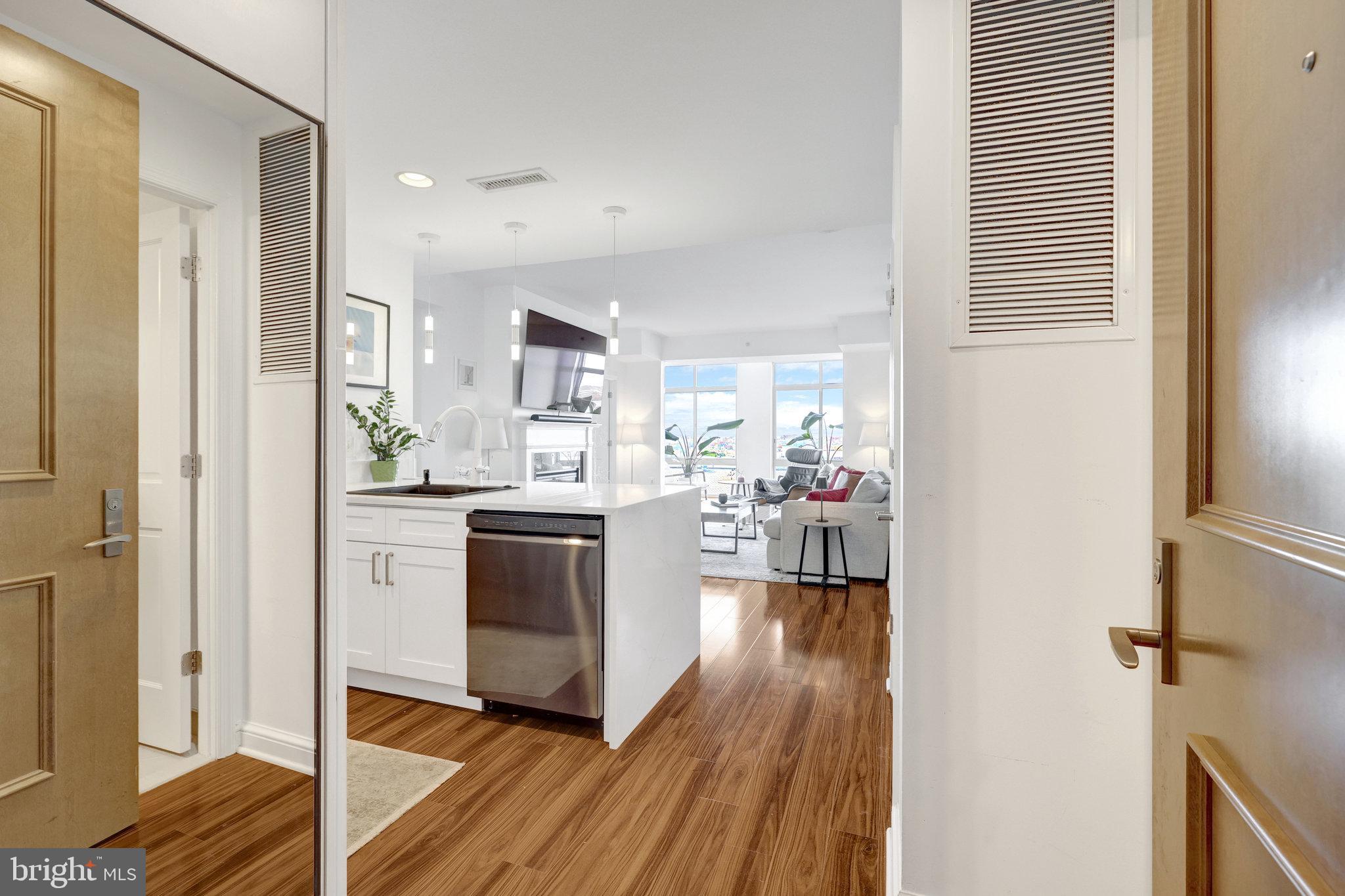 RESTON TOWN CENTER - Residential