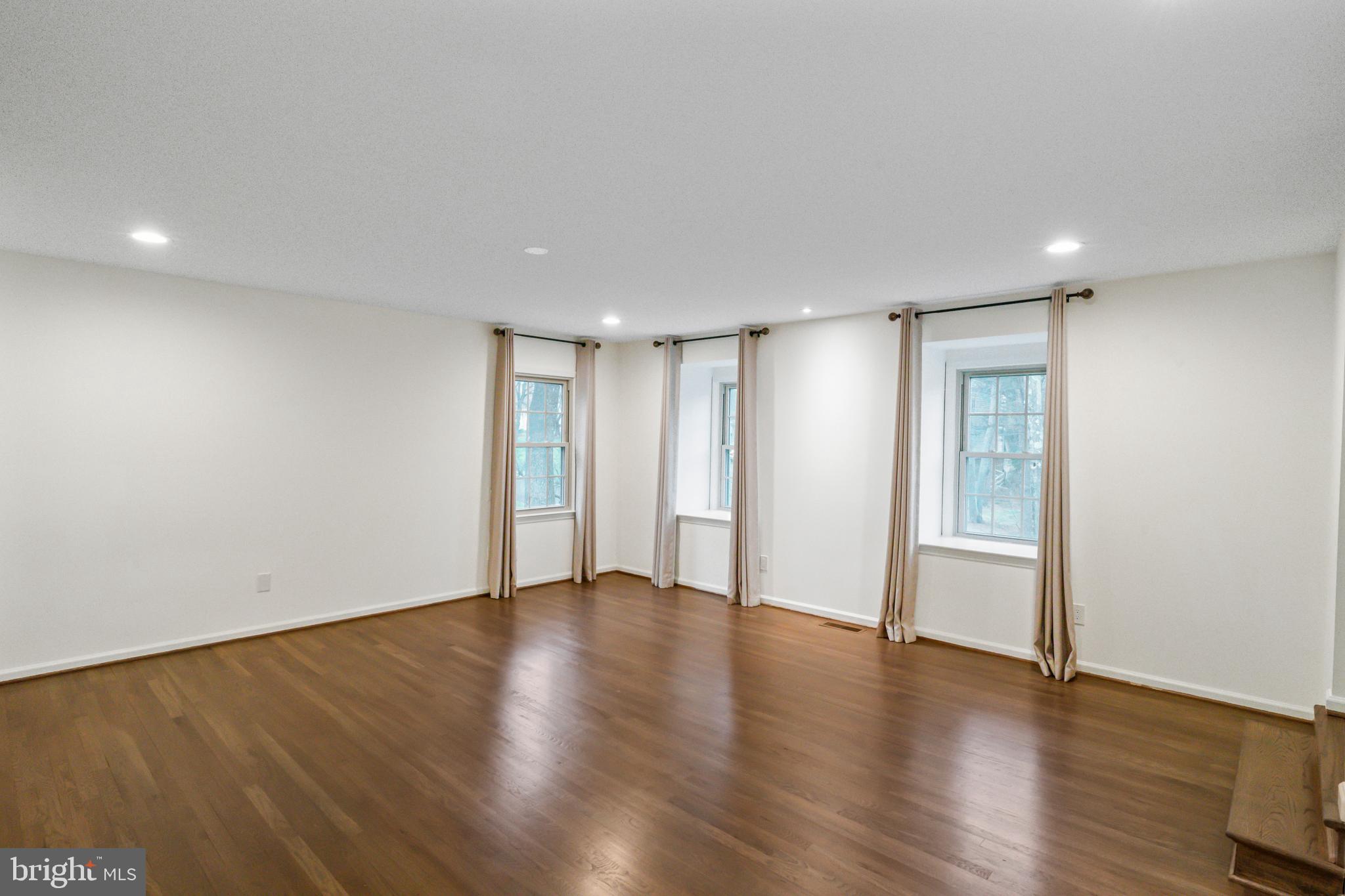 PINE KNOLLS - Residential