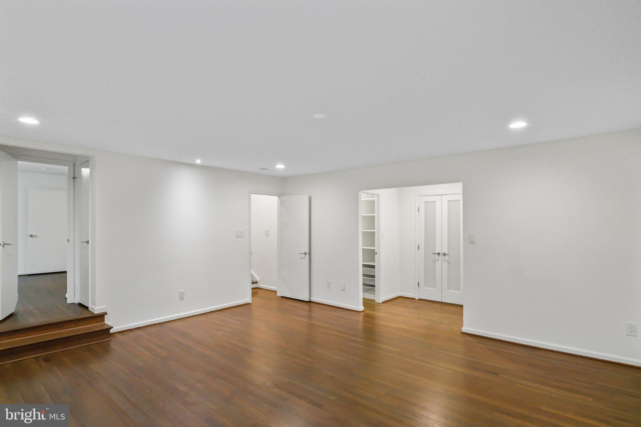 PINE KNOLLS - Residential