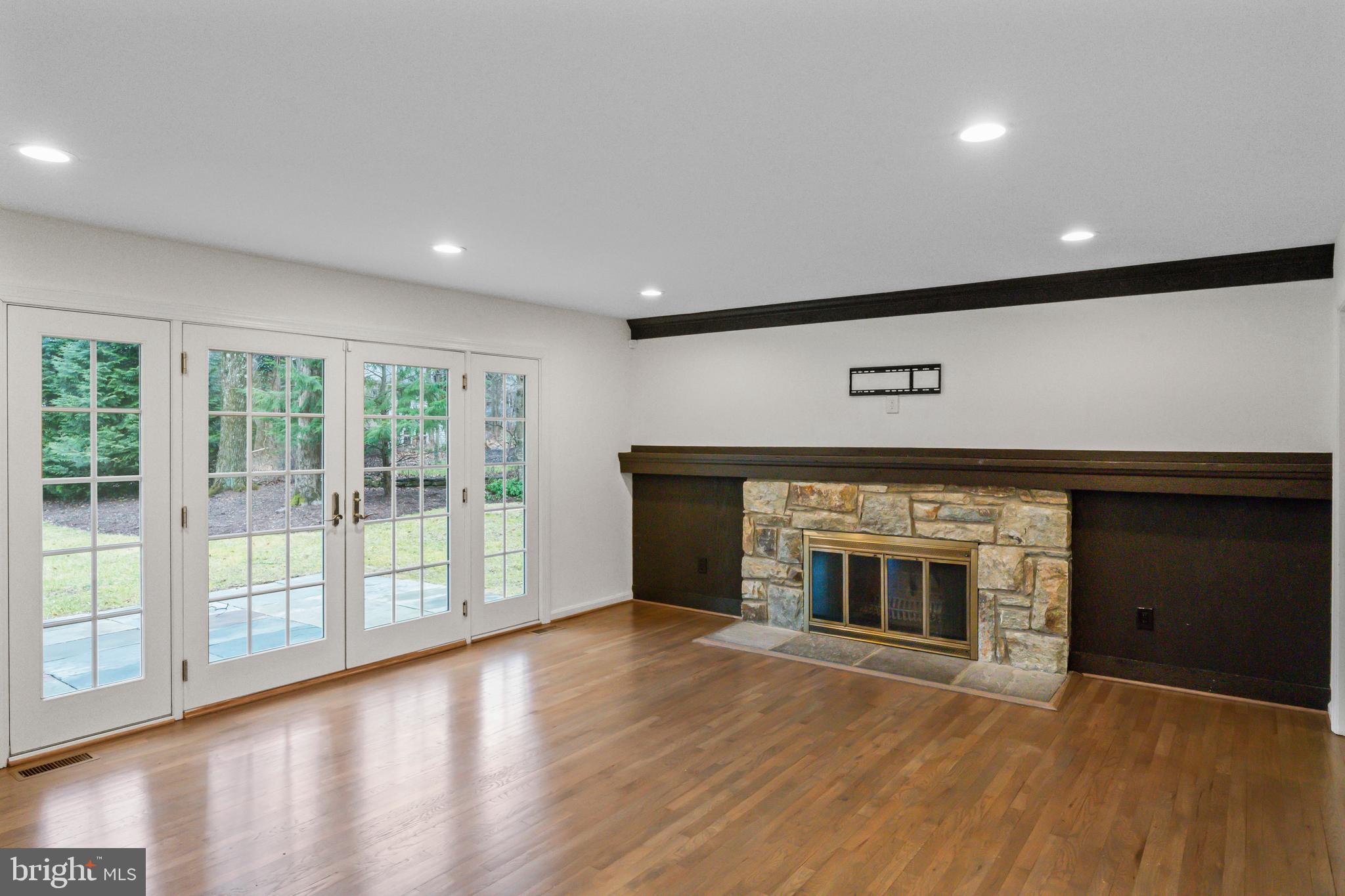 PINE KNOLLS - Residential