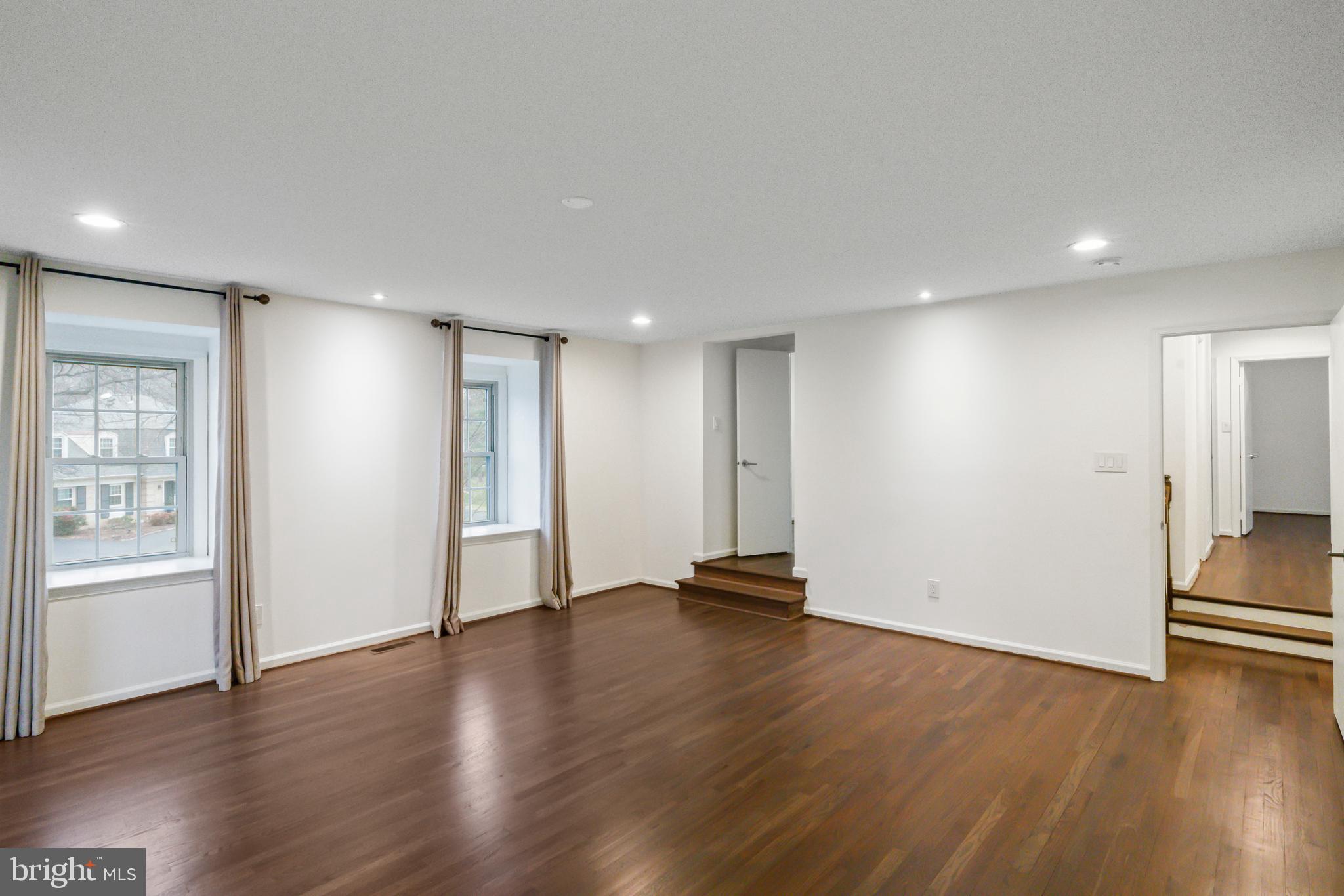 PINE KNOLLS - Residential