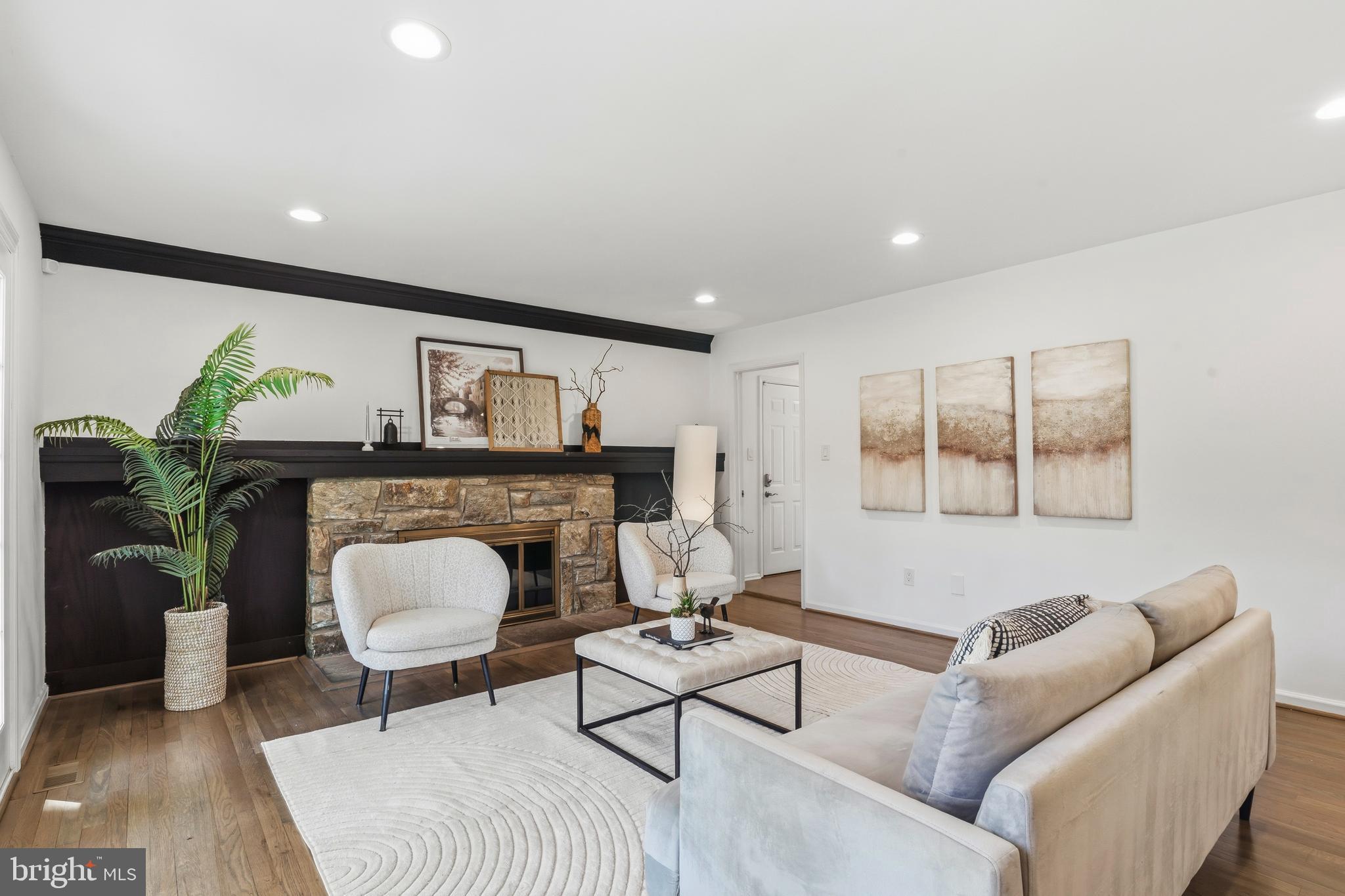 PINE KNOLLS - Residential