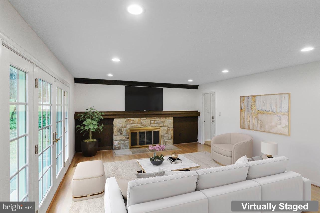 PINE KNOLLS - Residential